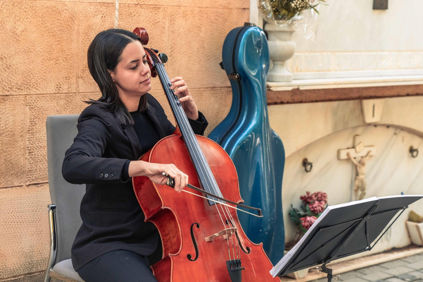 Las imágenes del Día de los Santos en el cementerio de Granada