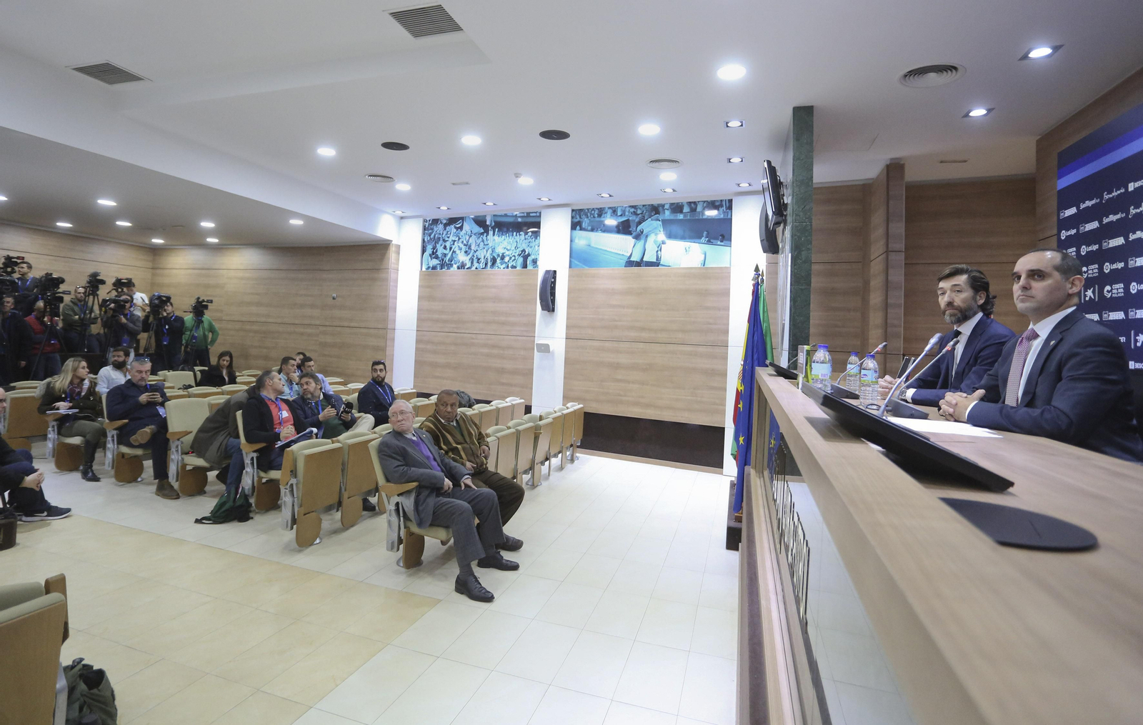 La rueda de prensa de Richard Shaheen, en fotos