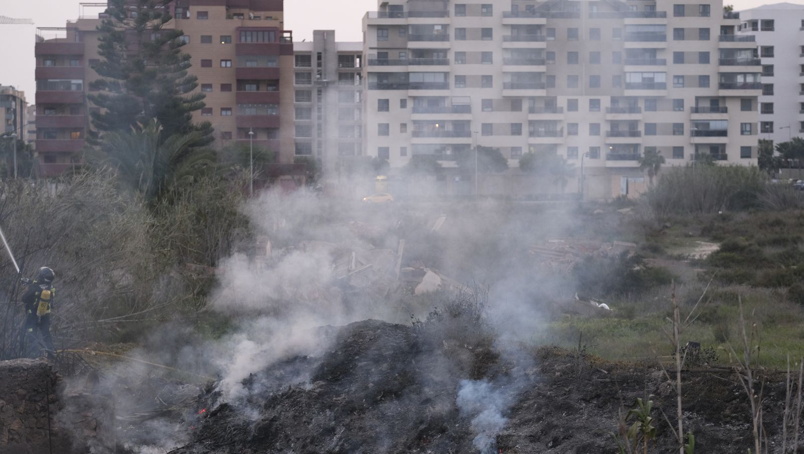 Fotogalería incendio descampado Vega de Acá. Almería