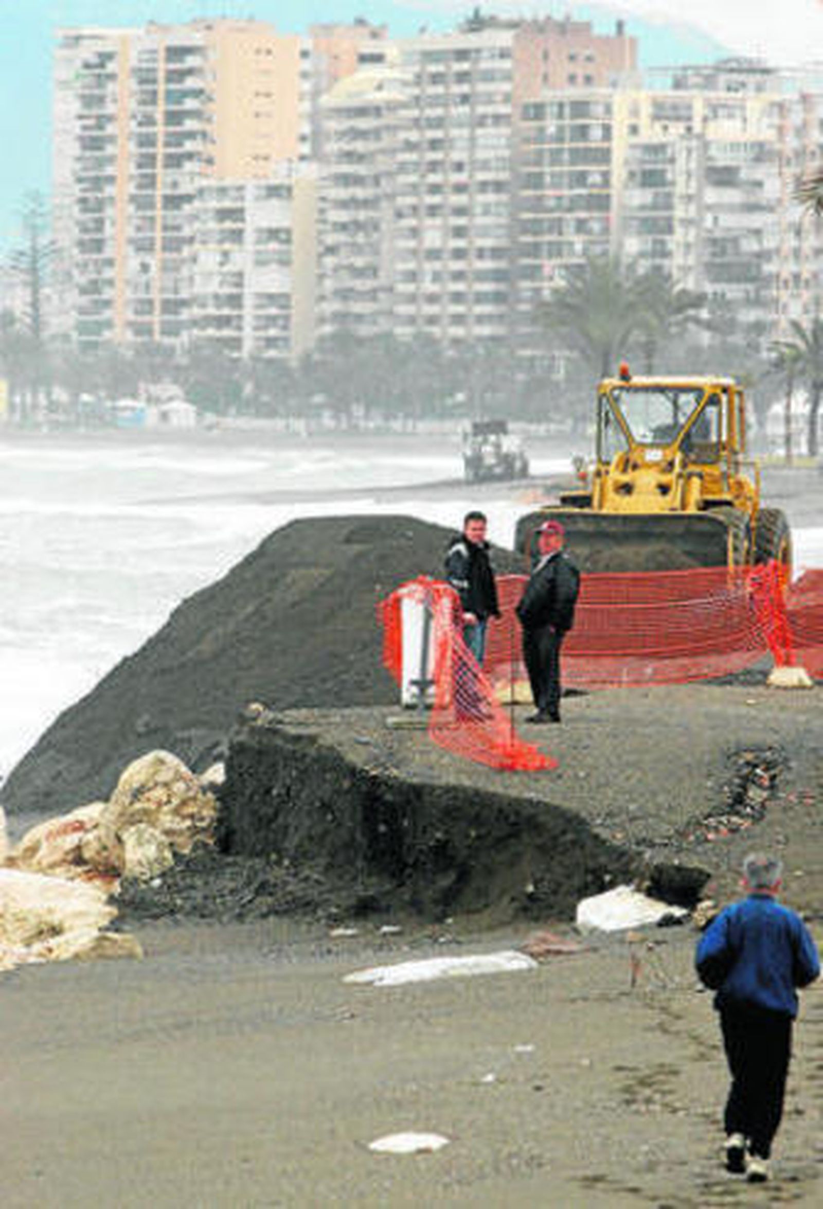 Obra de regeneración de la playa de La Caleta.