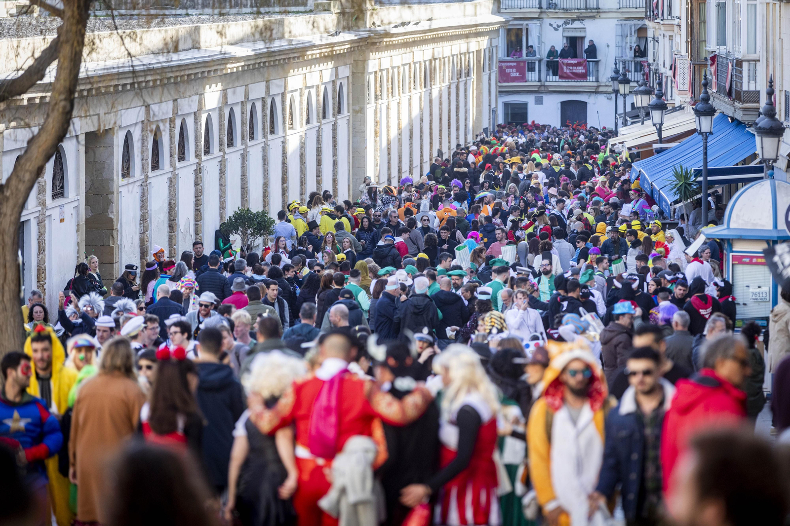 Las mejores imágenes del primer sábado de Carnaval en Cádiz 2024
