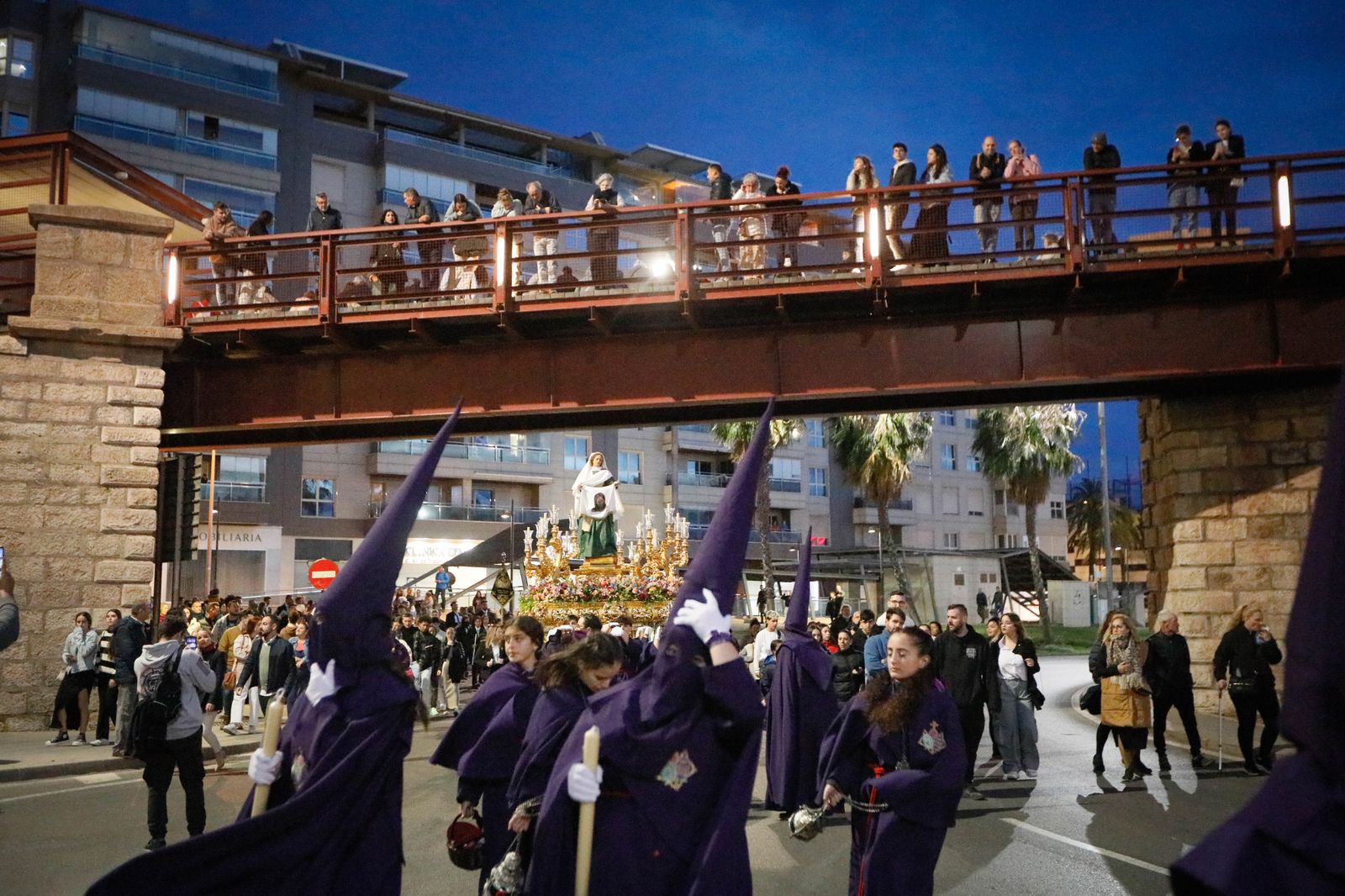 La procesión del Encuentro, en imágenes