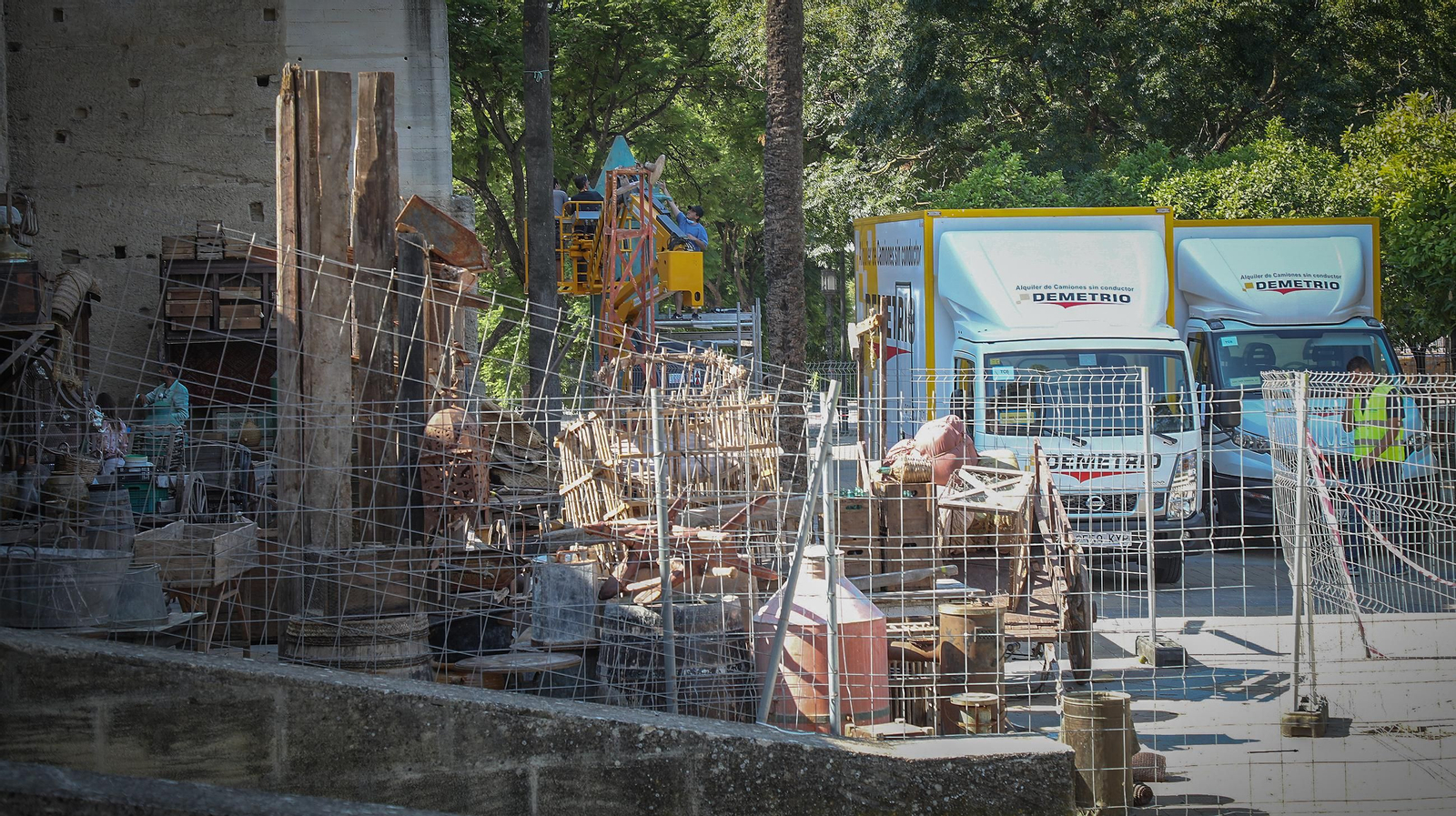 Preparativos en el Alcázar de Jerez para el rodaje de la serie 'The Crown'