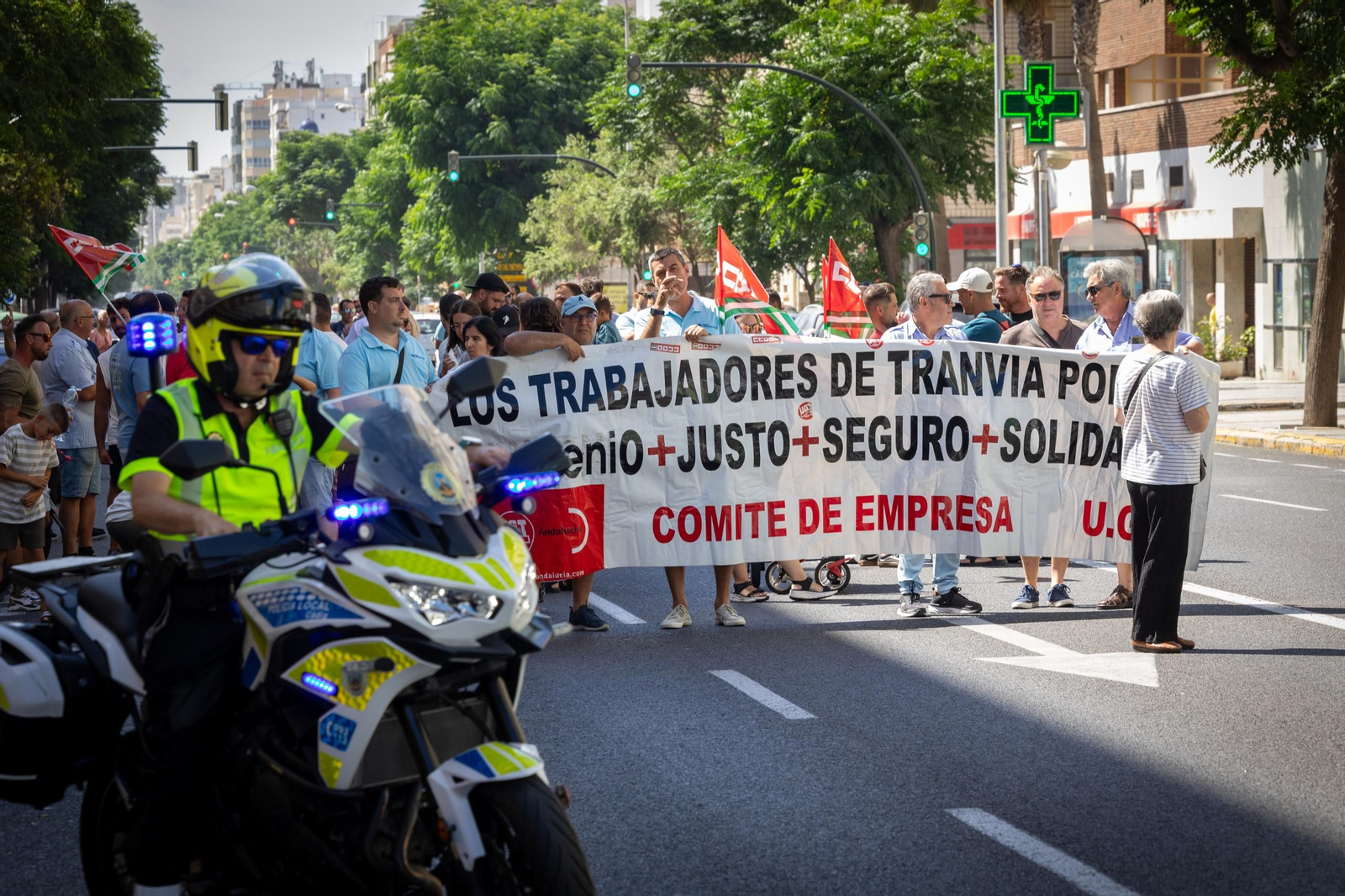Una de la manifestaciones diarias de los trabajadores de los autobuses urbanos druante los últimos 14 días.