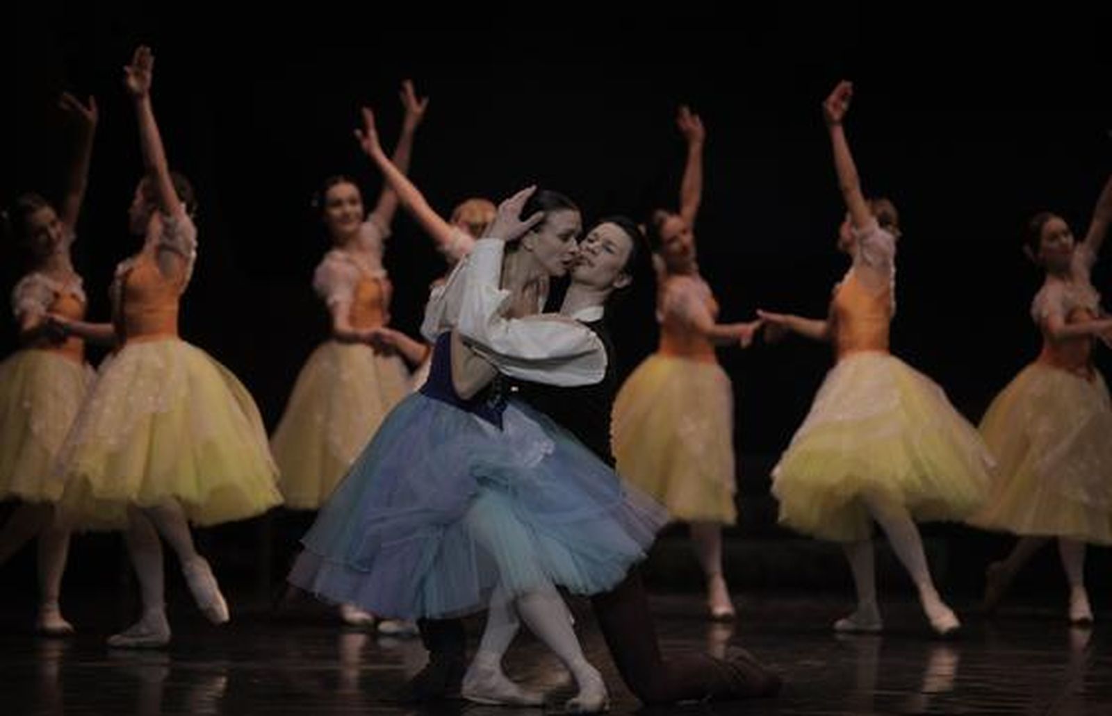 Imágenes de 'Giselle' en el Teatro de la Maestranza. / Antonio Pizarro