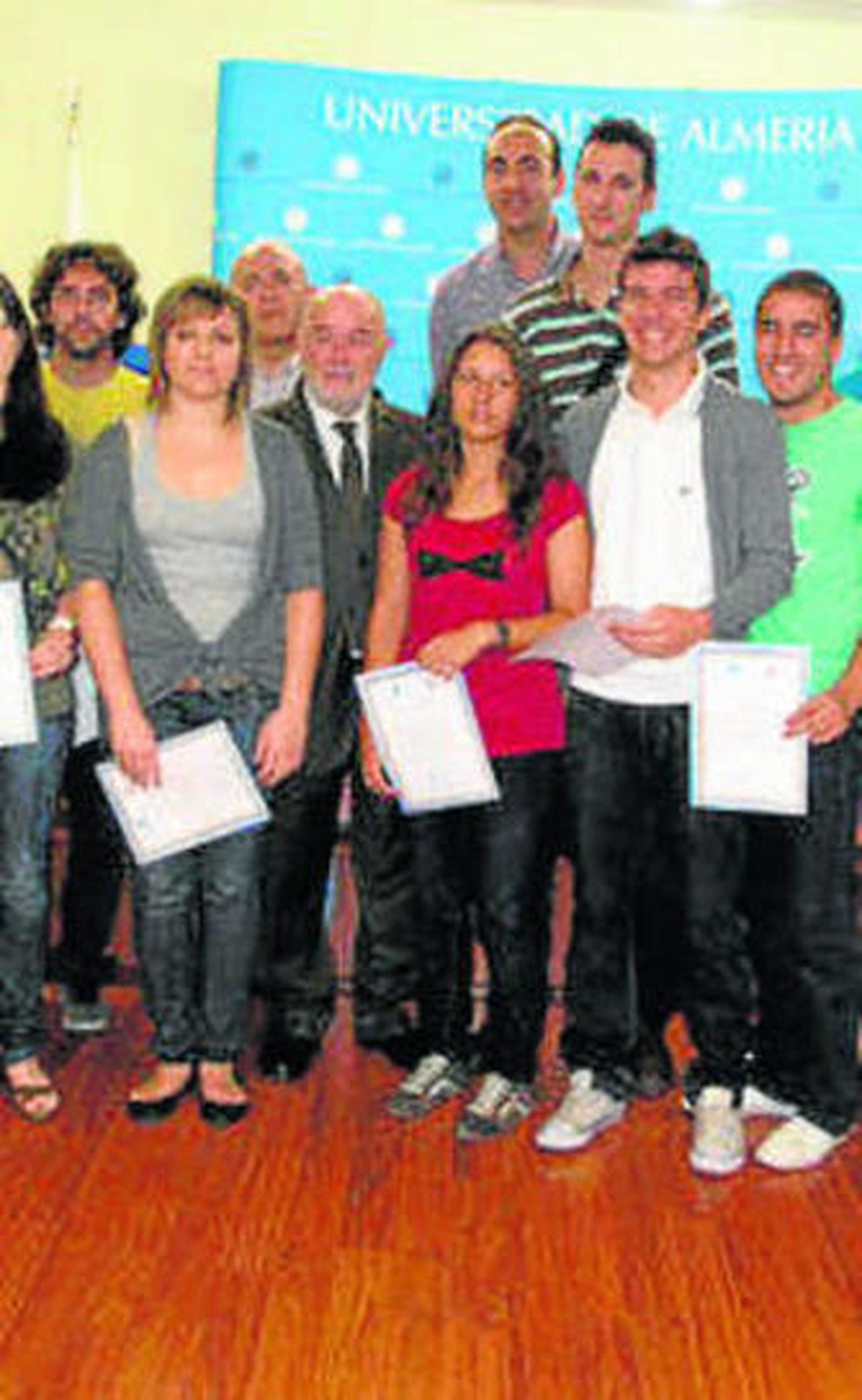 Alumnos con el rector.