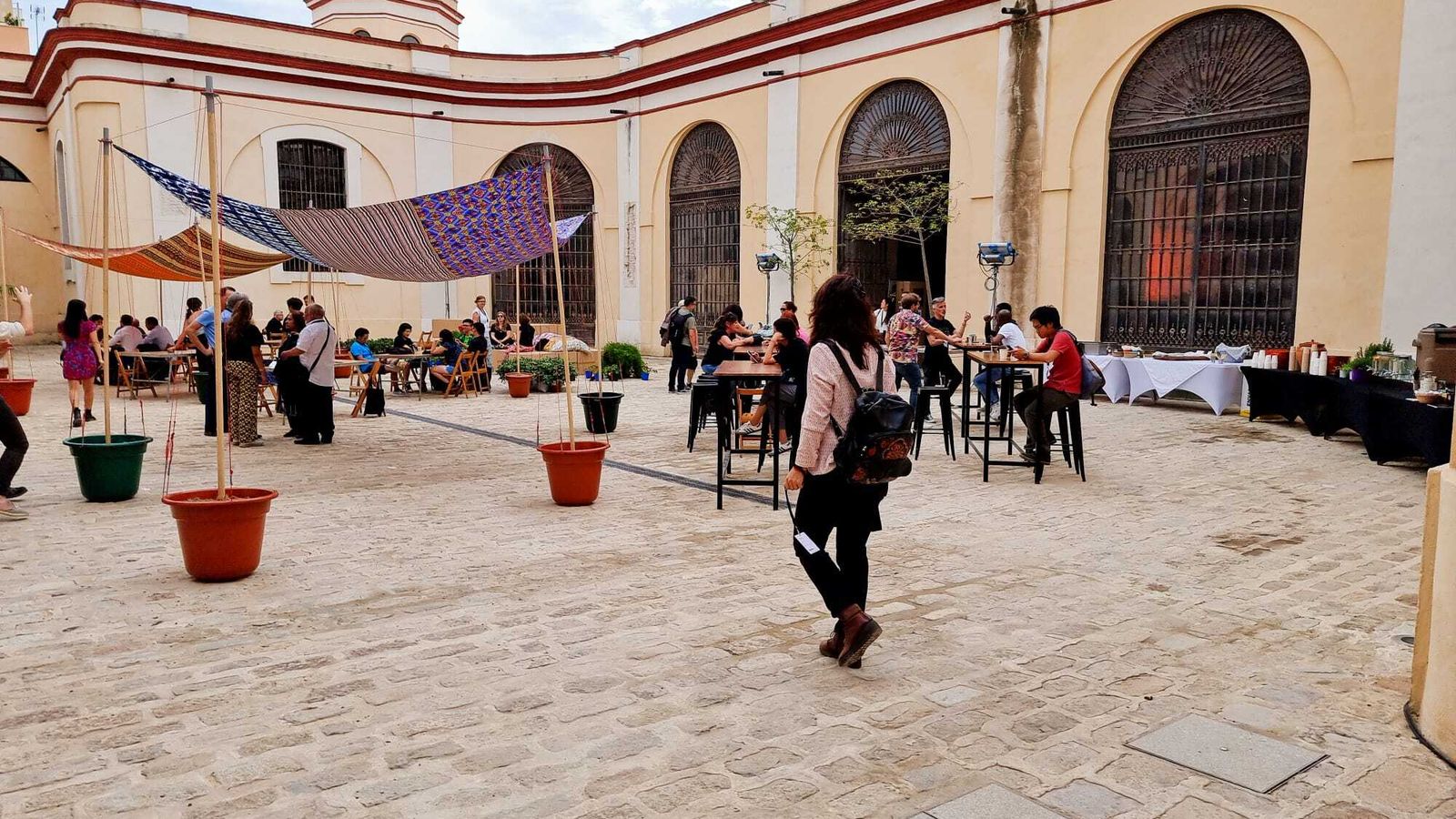 Zona de veladores en la Fábrica de Artillería de Sevilla.