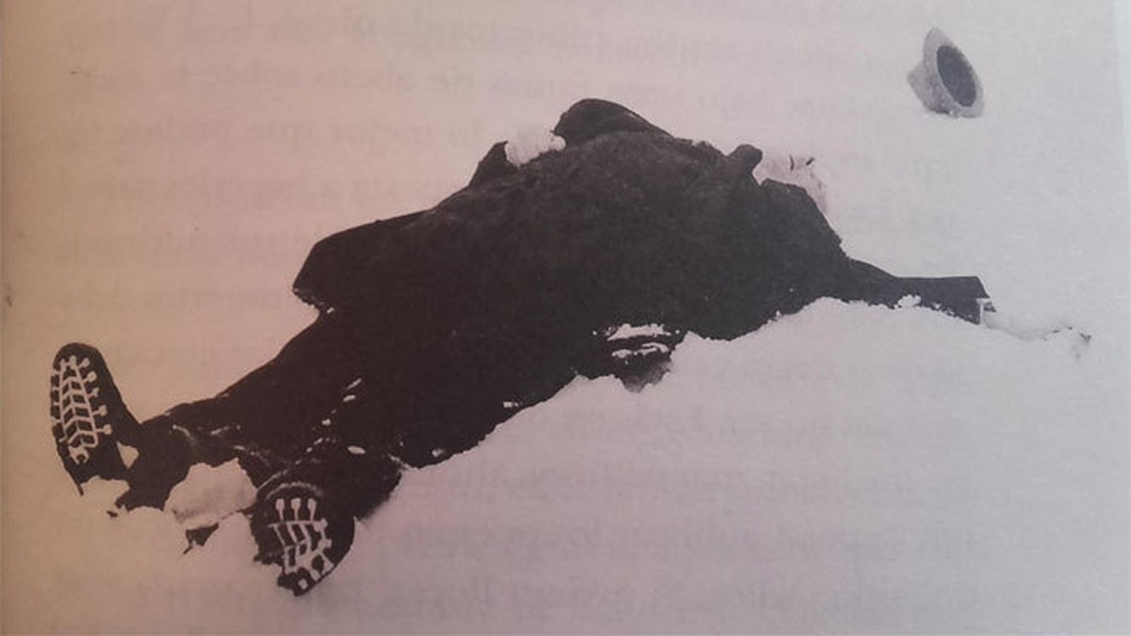 Walser muerto en la nieve el 25 de diciembre de 1956 junto a Herisau.