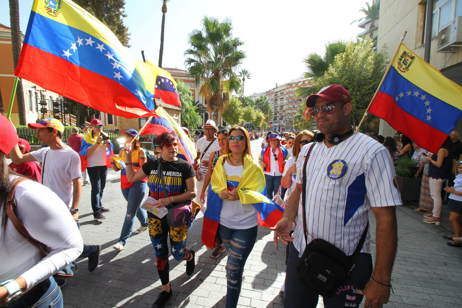 Imágenes del desfile Iberoamericano de bailes.