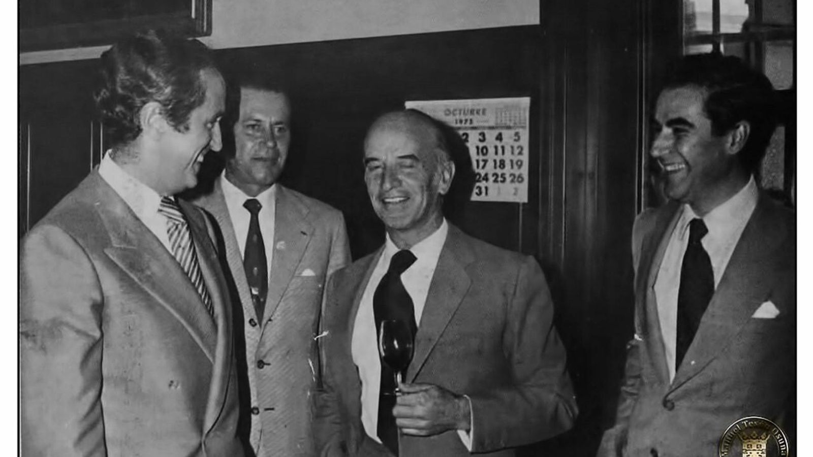 Álvaro Domecq y Díez, en el centro de la imagen, junto a Gregorio López Bravo.