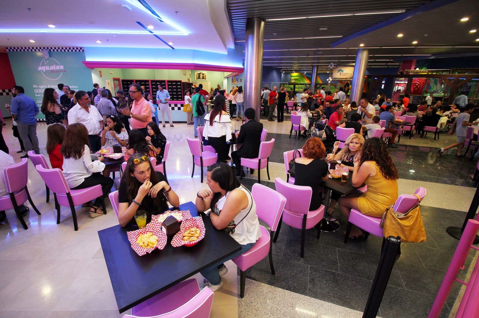 Imágenes del Aqualon Bowling.