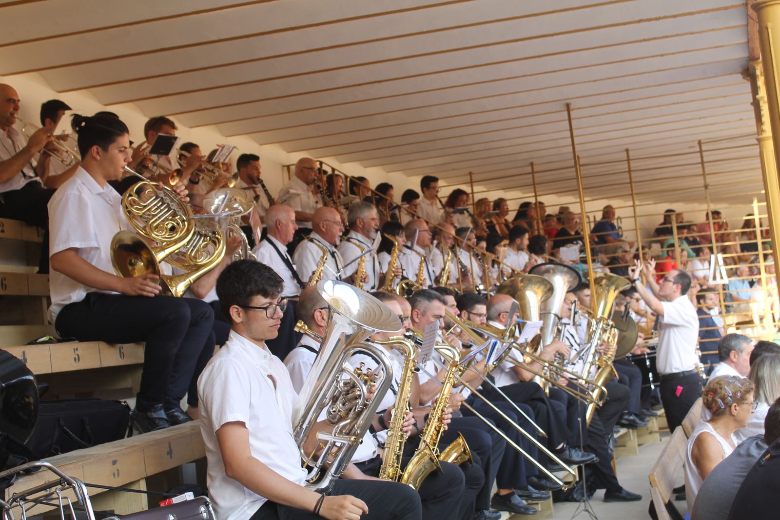 Fotogalería ambiente cuarto festejo tuarino. Feria Almería 2019