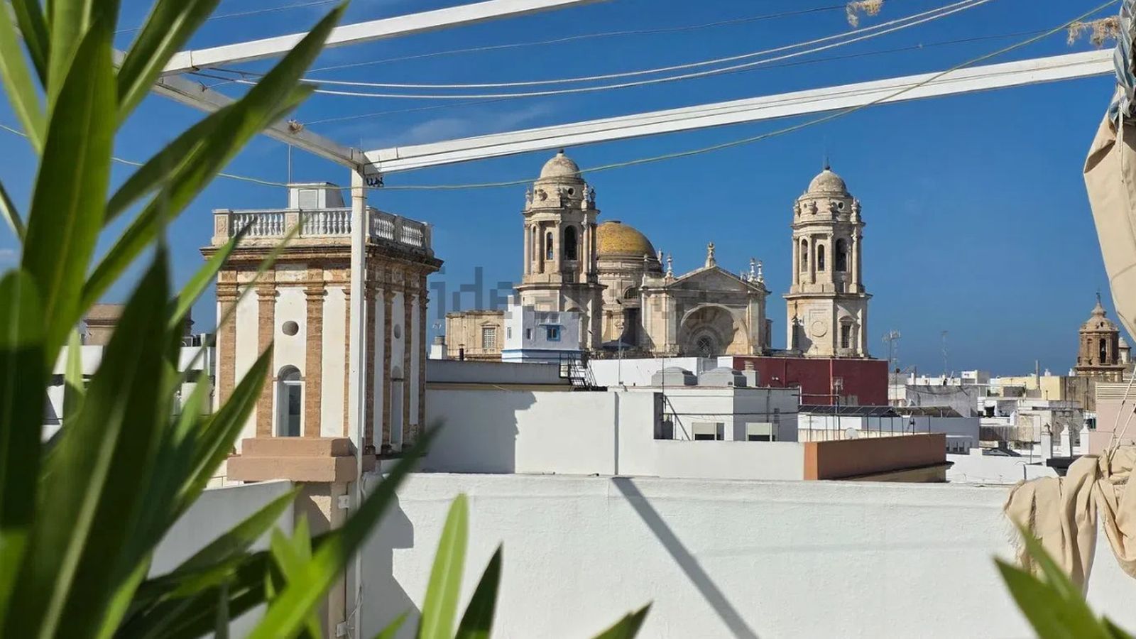 Vistas de la Catedral de Cádiz desde la terraza