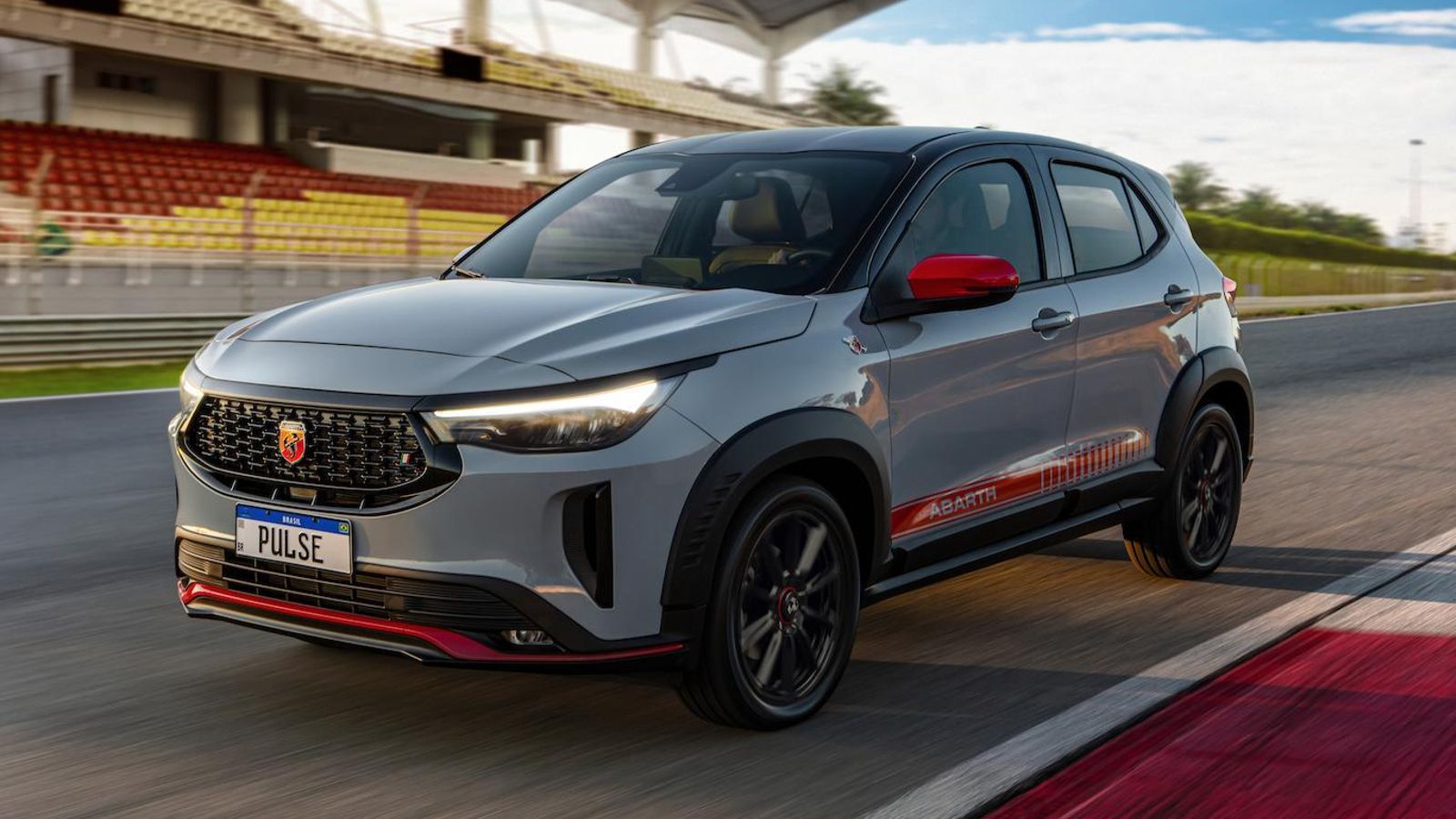 En Europa, el Abarth Pulse sería el equivalente al Fiat 500X, si bien éste es algo más grande y tiene versiones claramente menos potentes.