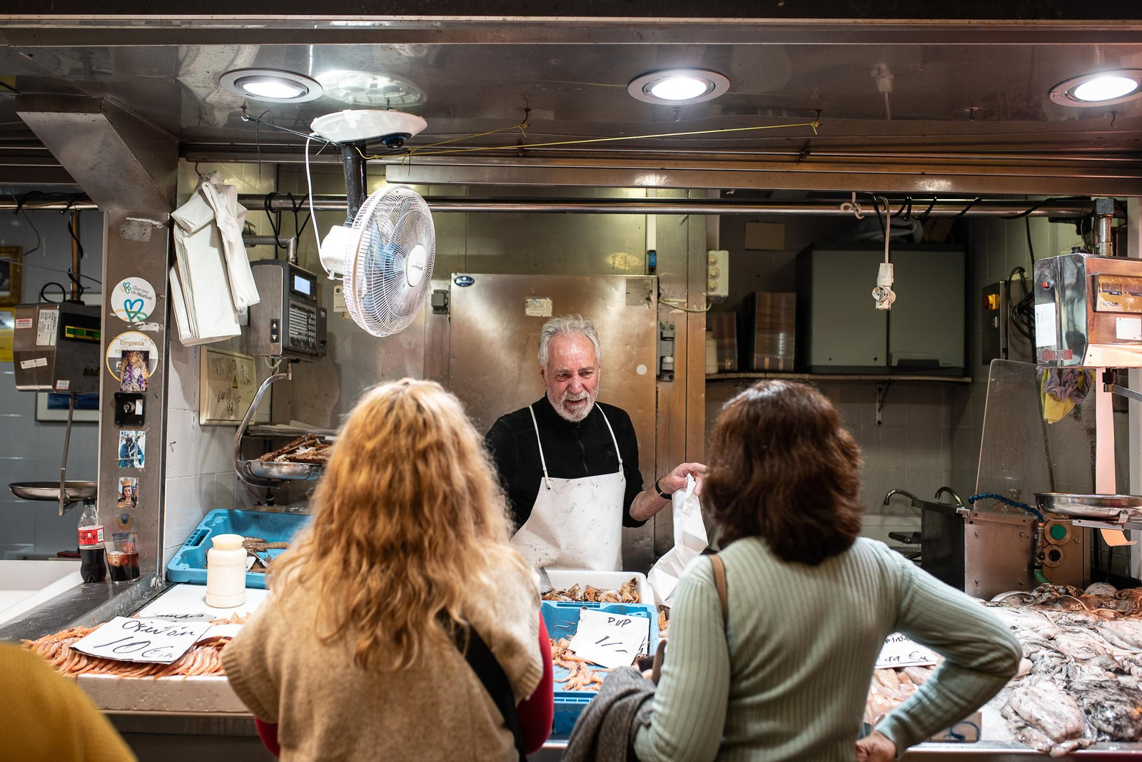 Las últimas compras en el Mercado del Carmen antes de Navidad, en imágenes
