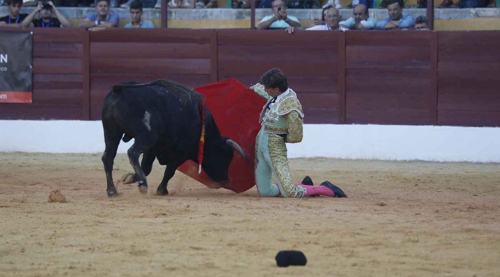 Las fotos de la primera semifinal del ciclo de novilladas de las Escuelas de Tauromaquia de Andalucía en La Línea