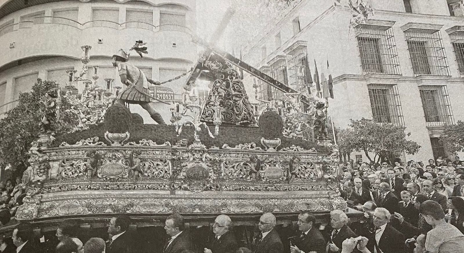 La imagen de Jesús Nazareno saliendo de San Juan de Letrán en la salida extraordinaria