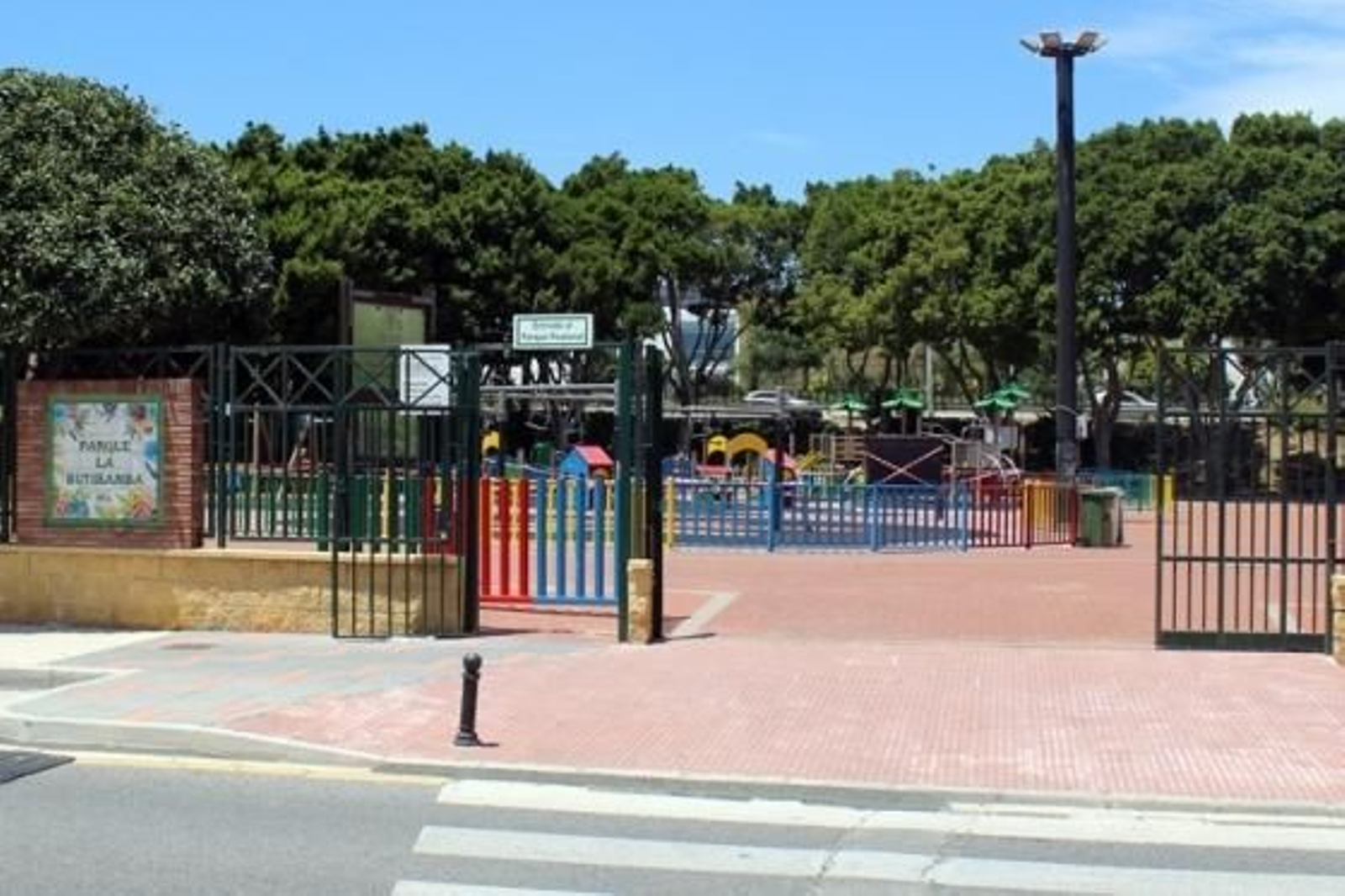 Entrada al parque La Butibamba de Mijas.