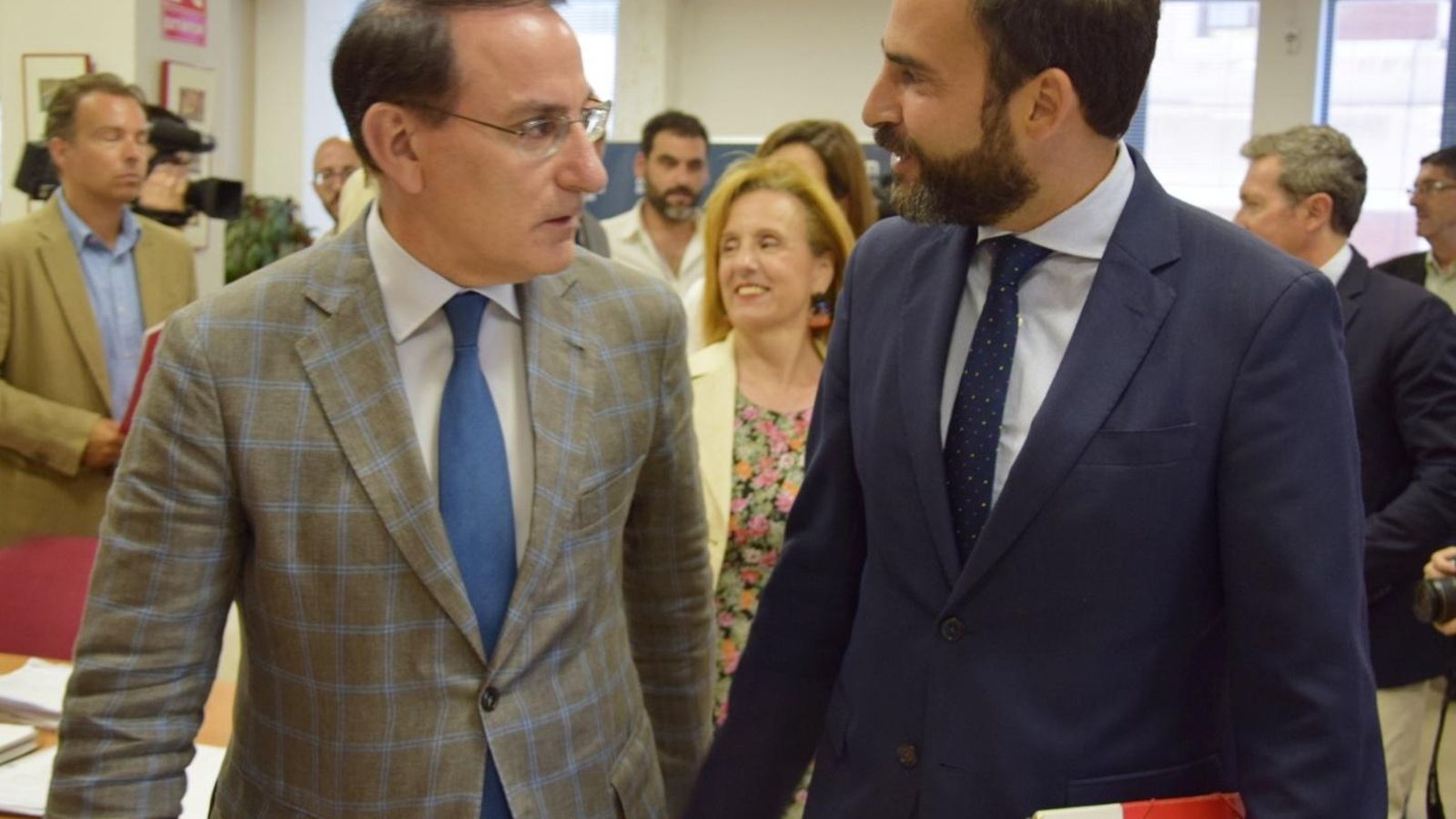 Daniel Pérez dialoga con Javier González de Lara, presidente de la CEM.