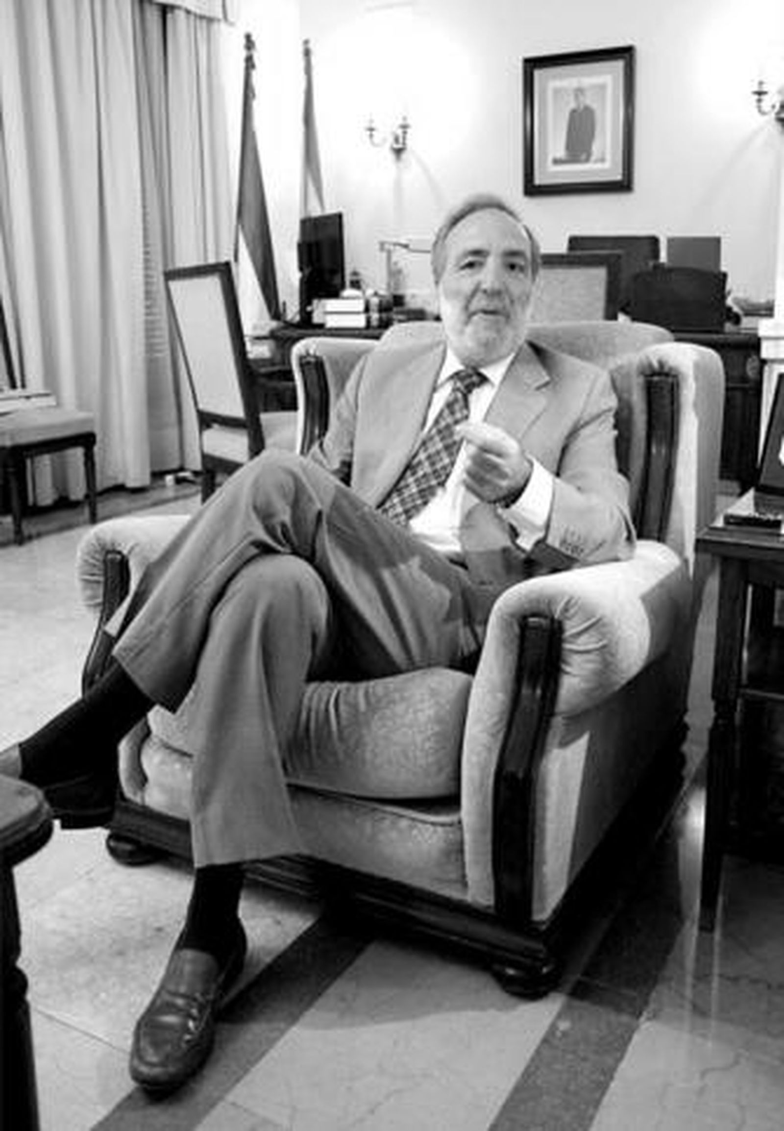 Manuel Bago en su despacho de la Subdelegación del Gobierno, en la Gran Vía.