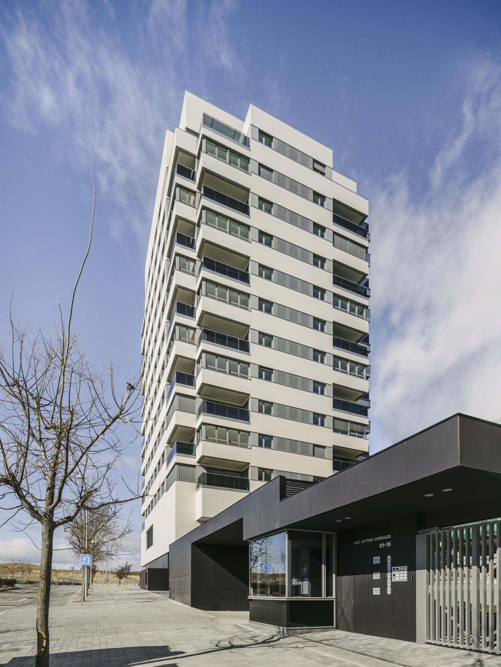 La fachada, revestida de Dekton.