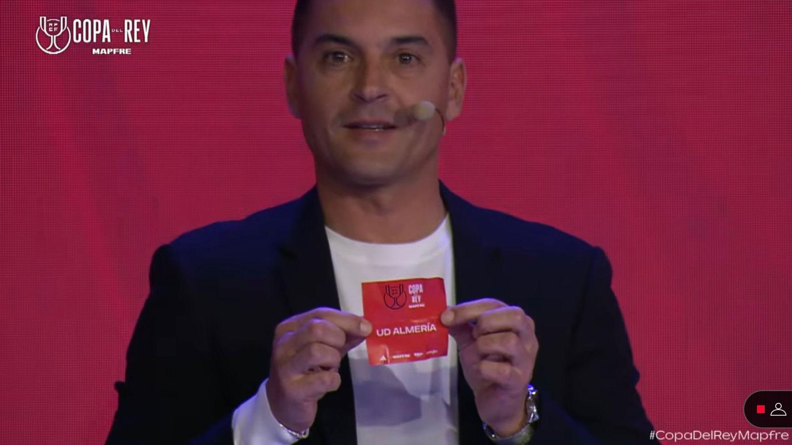 El exrojiblanco Francisco fue la mano inocente que extrajo la bola de la UDA en el emparejamiento