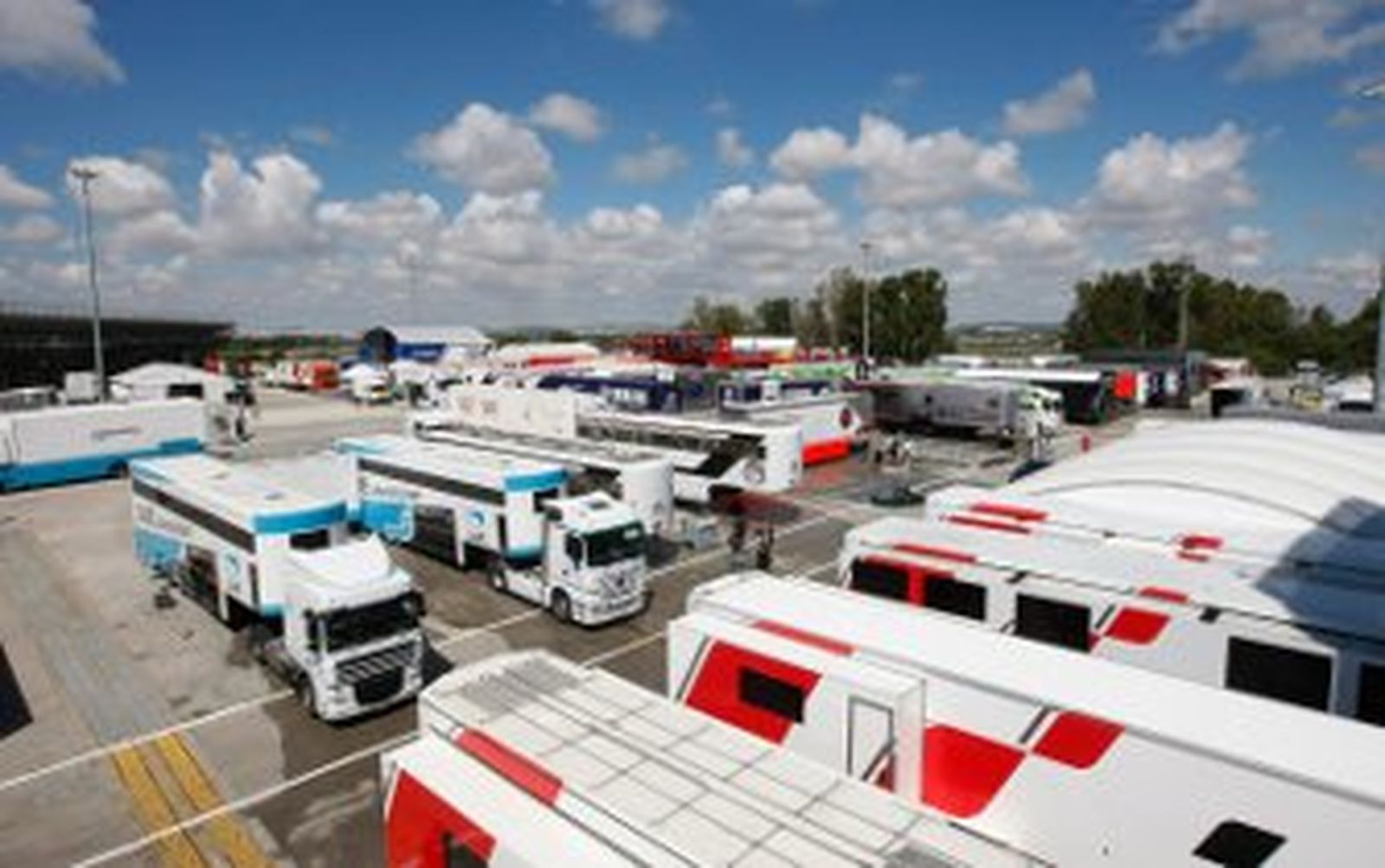 El 'paddock' se pone a punto a dos días del inicio