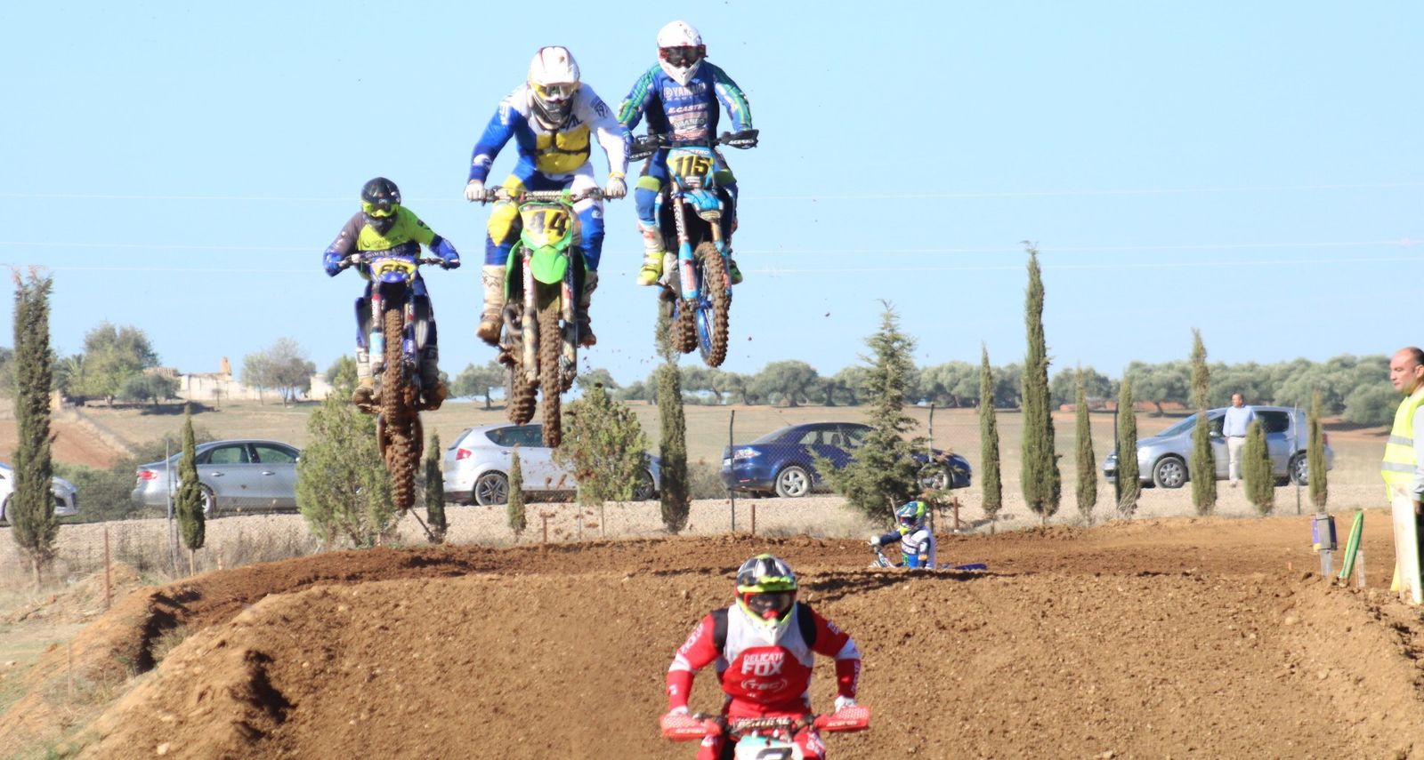 Una prueba de motocross en el circuito de El Pinillo de Almodóvar del Río.