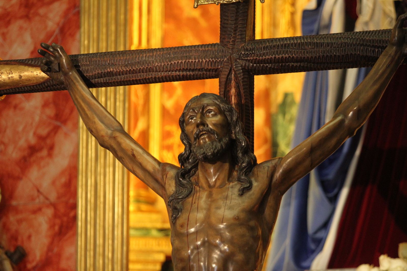 EL besamanos del Cristo de La Expiración, en imágenes