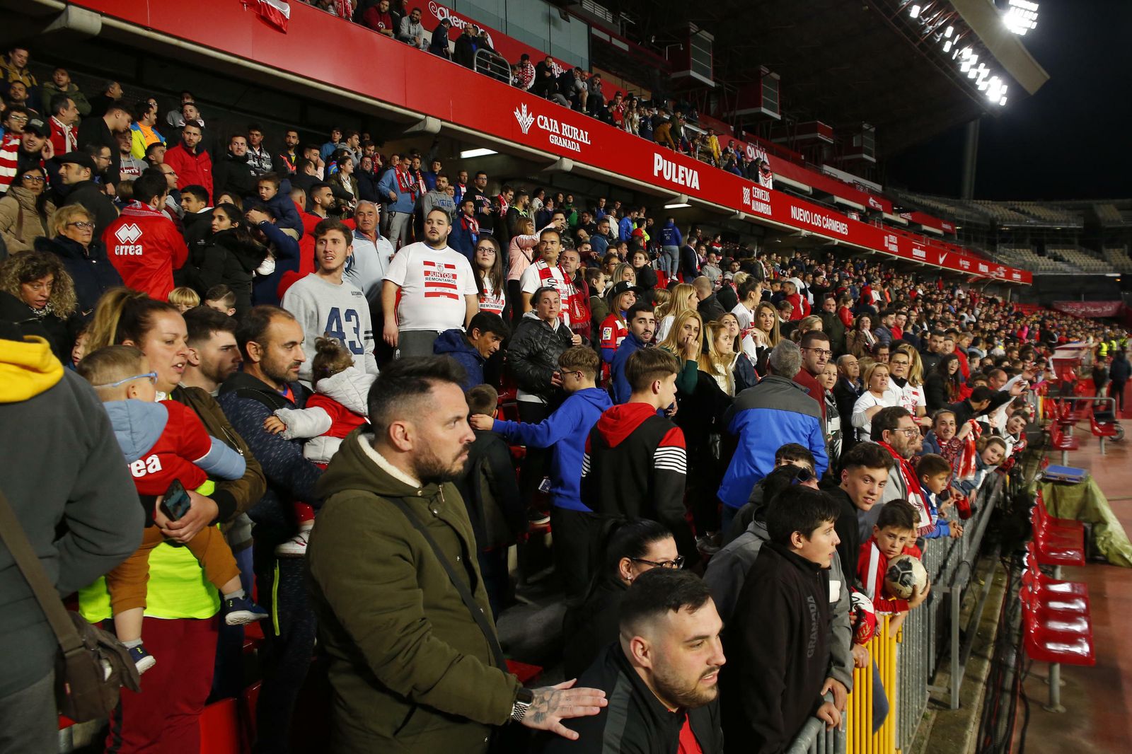 Fotos: la afición 'bendice' al Granada CF en Los Cármenes antes del partido de Copa
