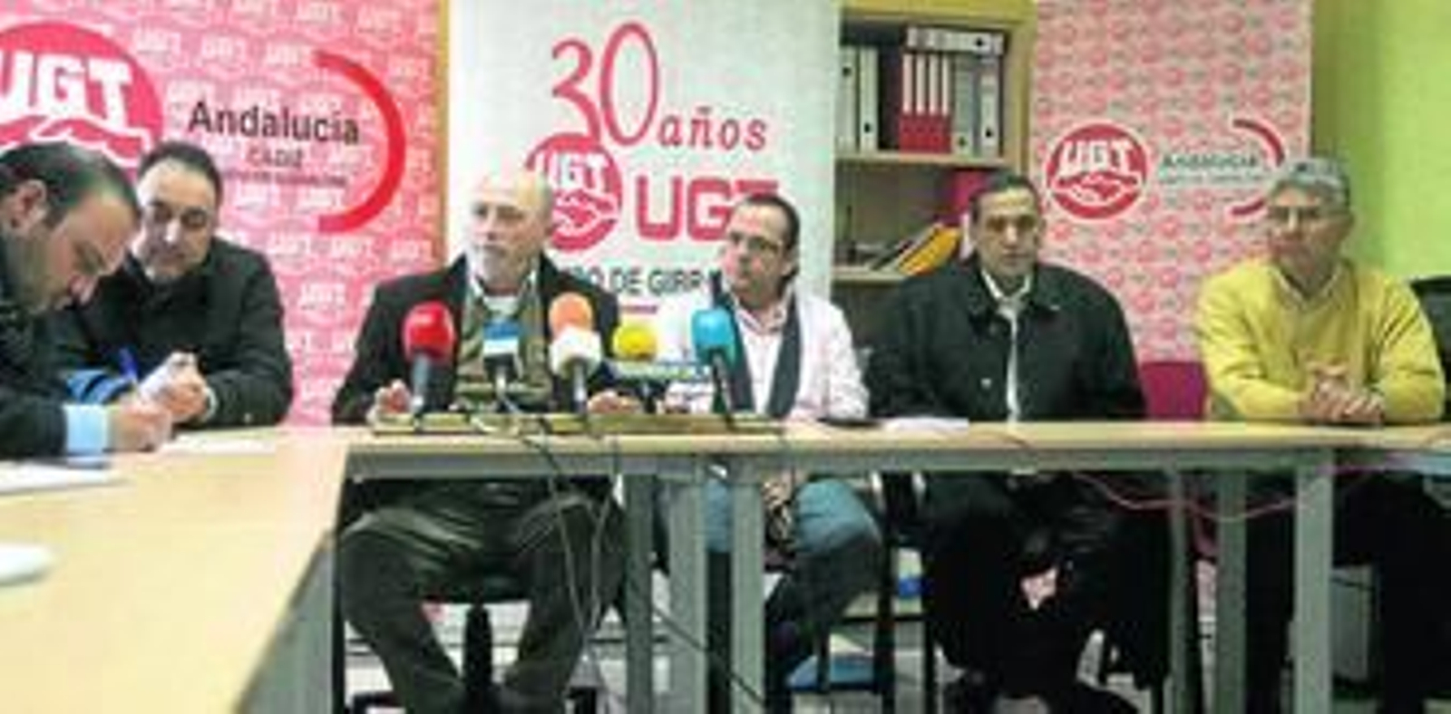 Responsables de ITF, UGT y el sindicato UMT marroquí, ayer en la sede de UGT en Algeciras.
