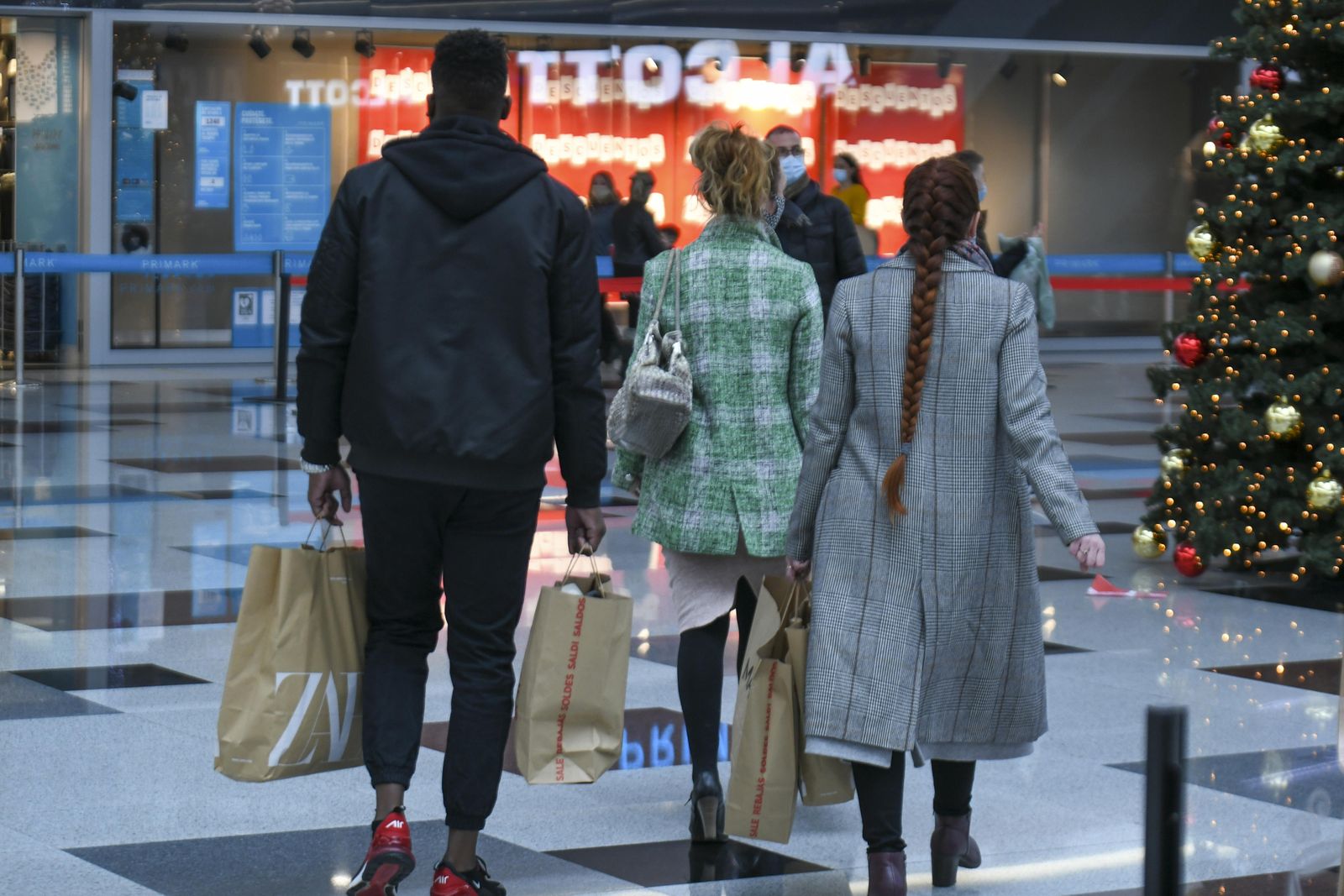 Fotos: las rebajas en el Nevada Shopping de Granada