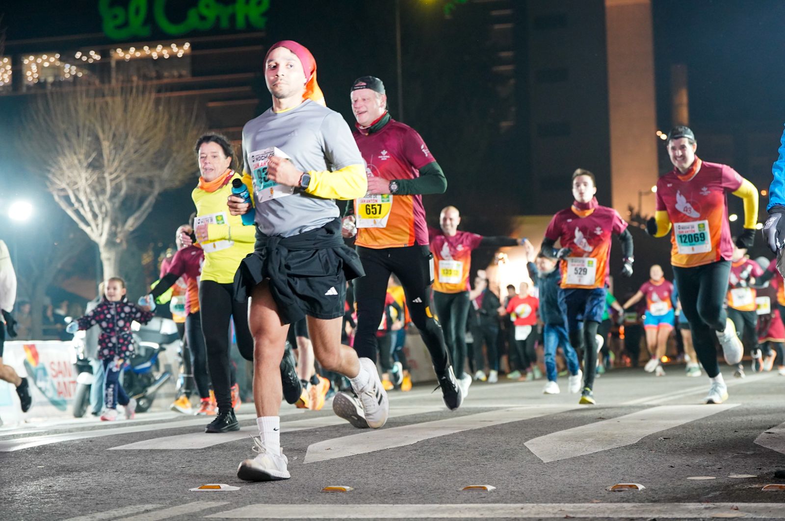 En imágenes: búscate en tu llegada a meta de la Carrera de San Antón 2026 (15)