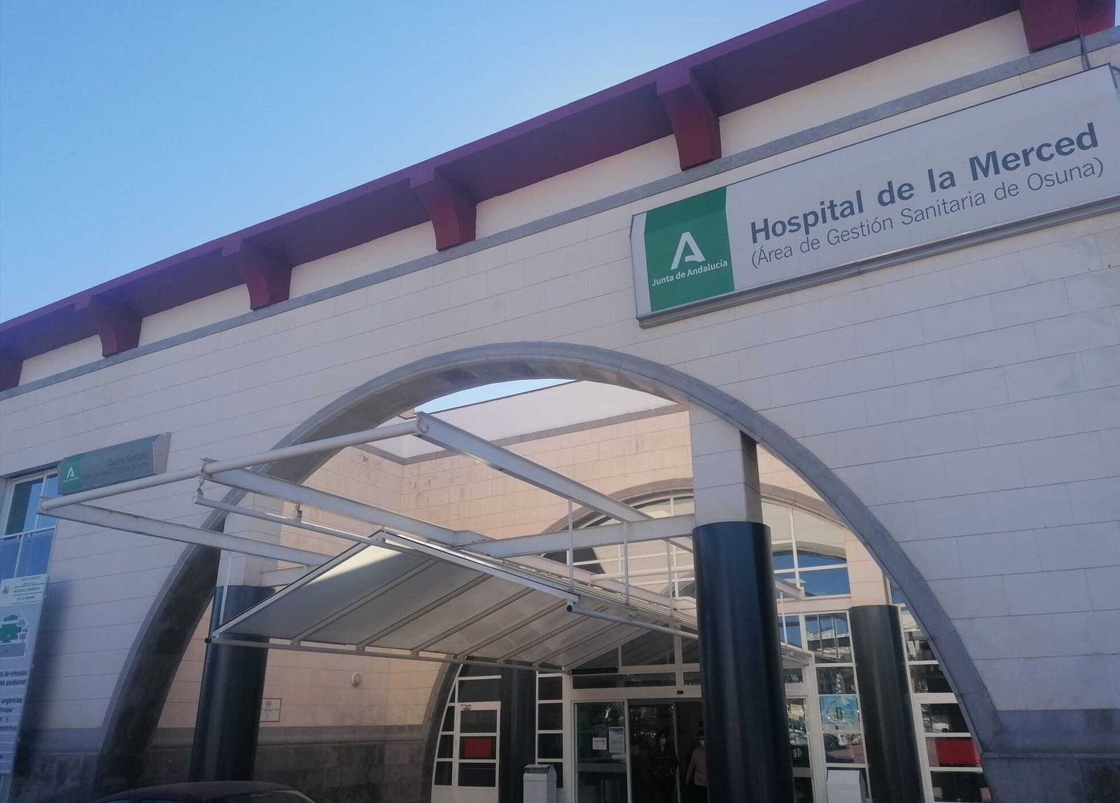 La entrada principal del Hospital comarcal de La Merced en Osuna.