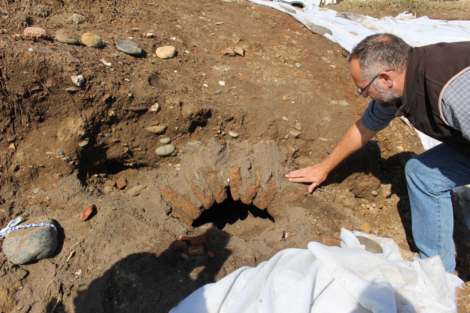 Vista de uno de los hornos hallados en la playa de San Pedro.