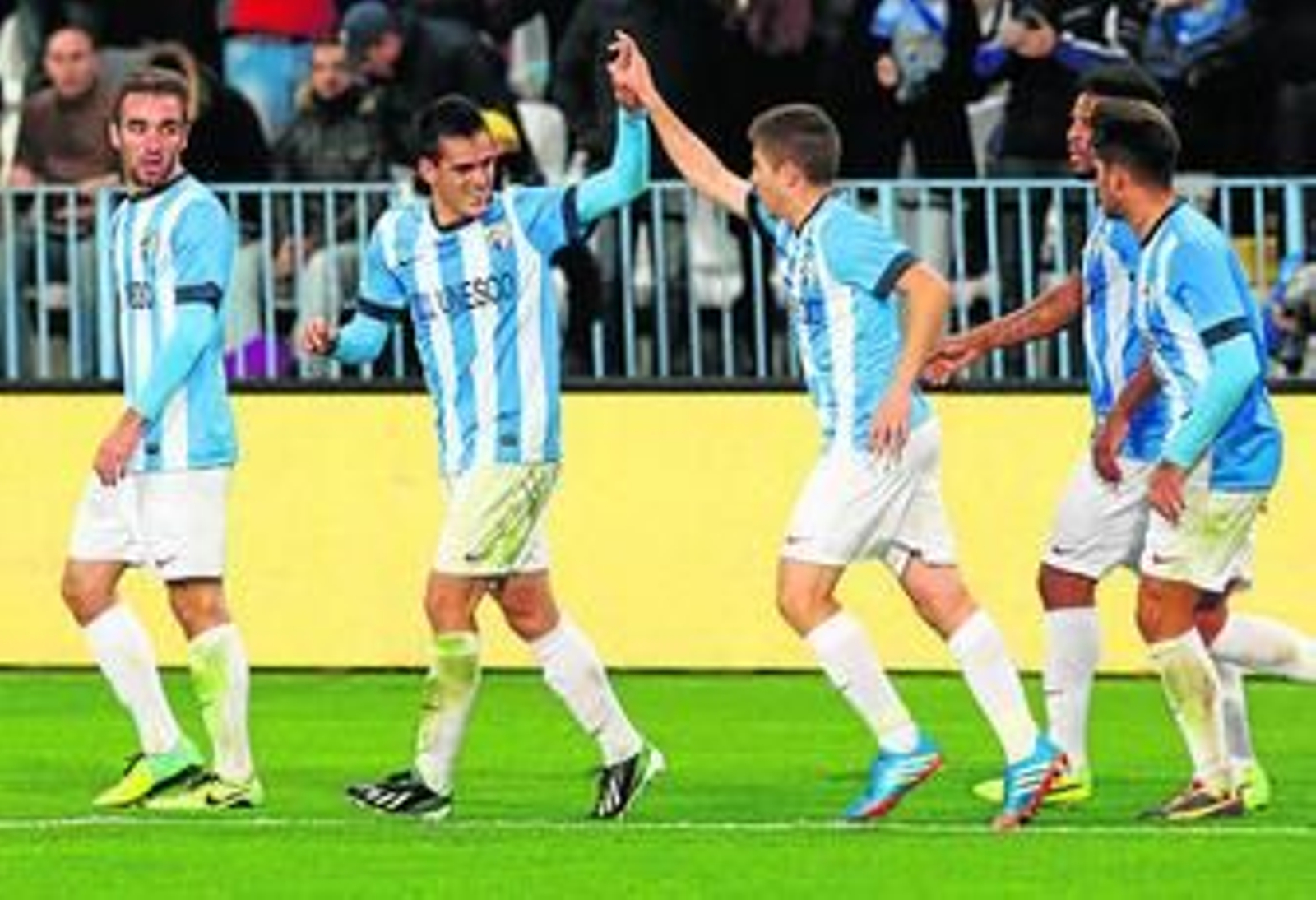 Juanmi celebra con Portillo, Darder, Eliseu y Samu el gol.