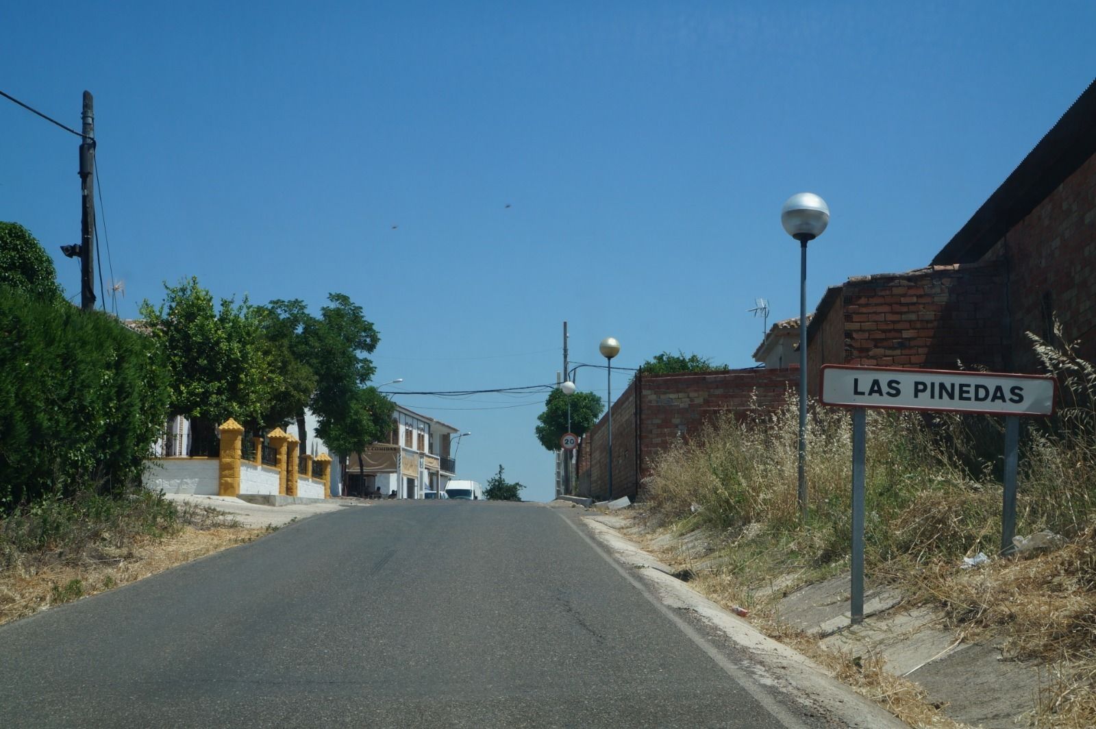 Entrada al departamento de Las Pinedas.