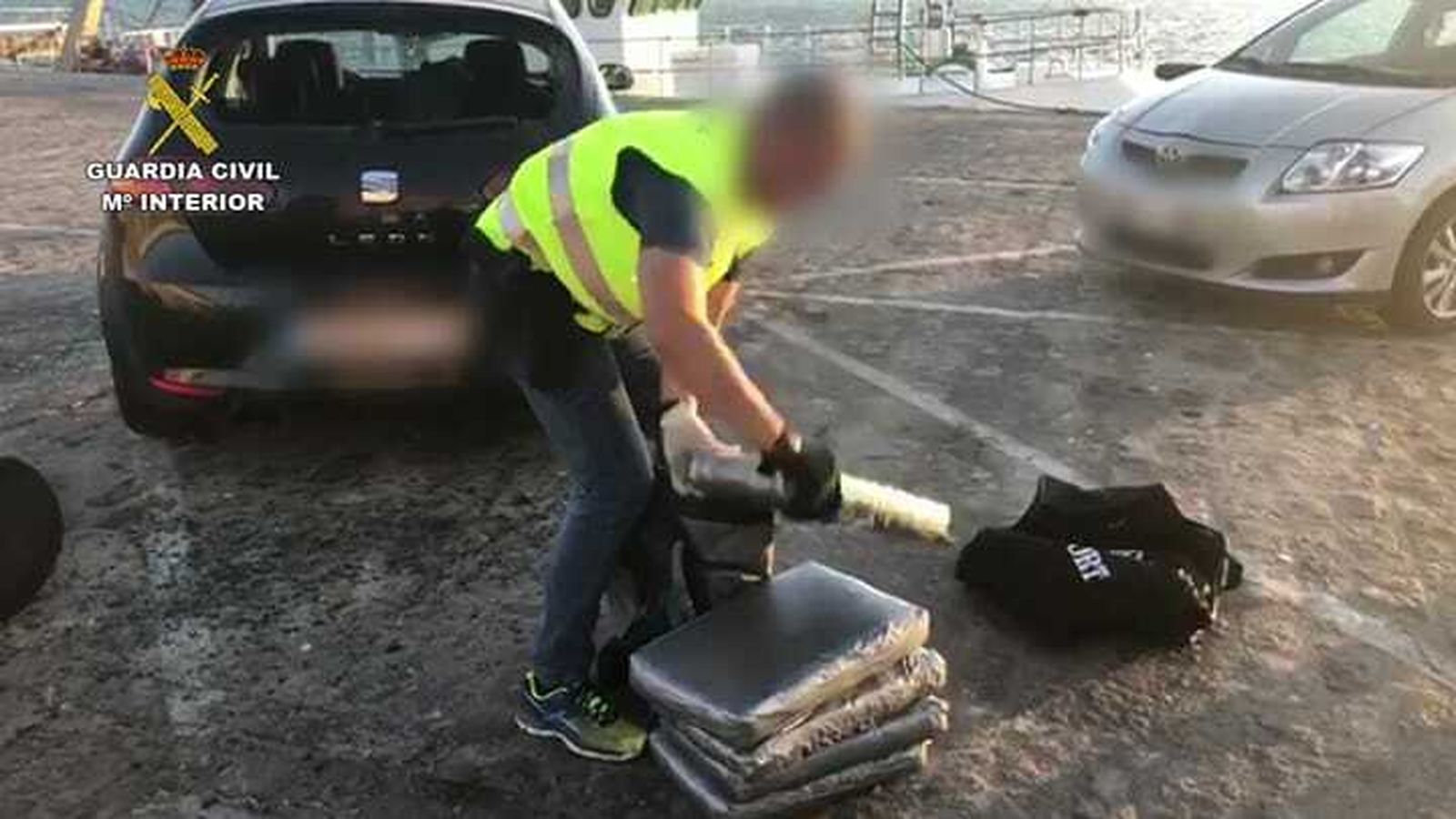 Operativo de la Guardia Civil para la incautación de la droga.