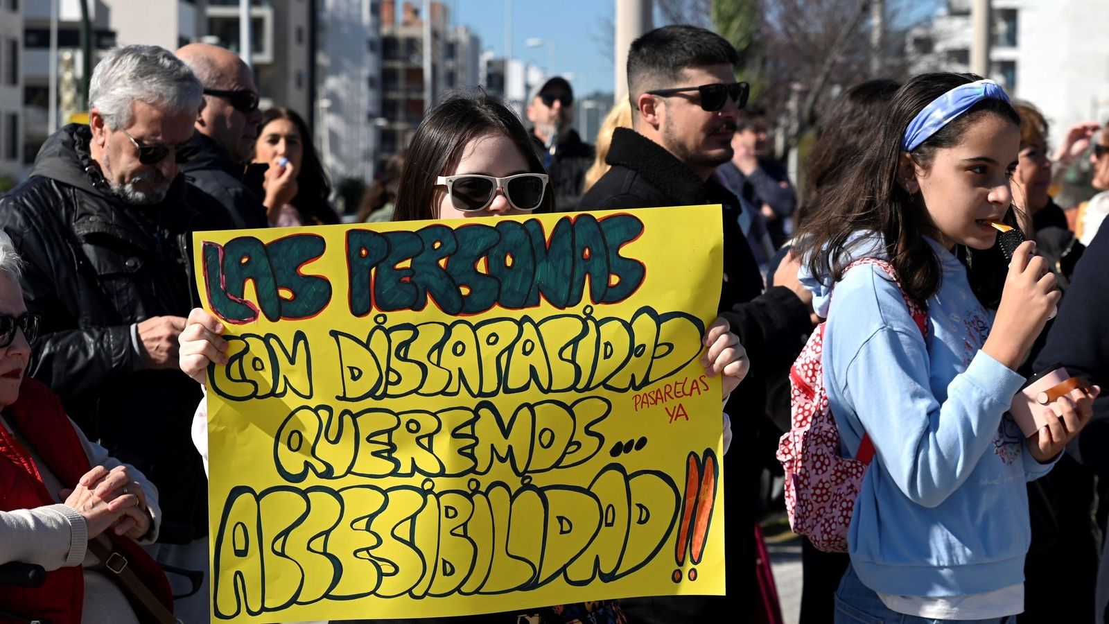 Una de las pancartas que han mostrado los vecinos.