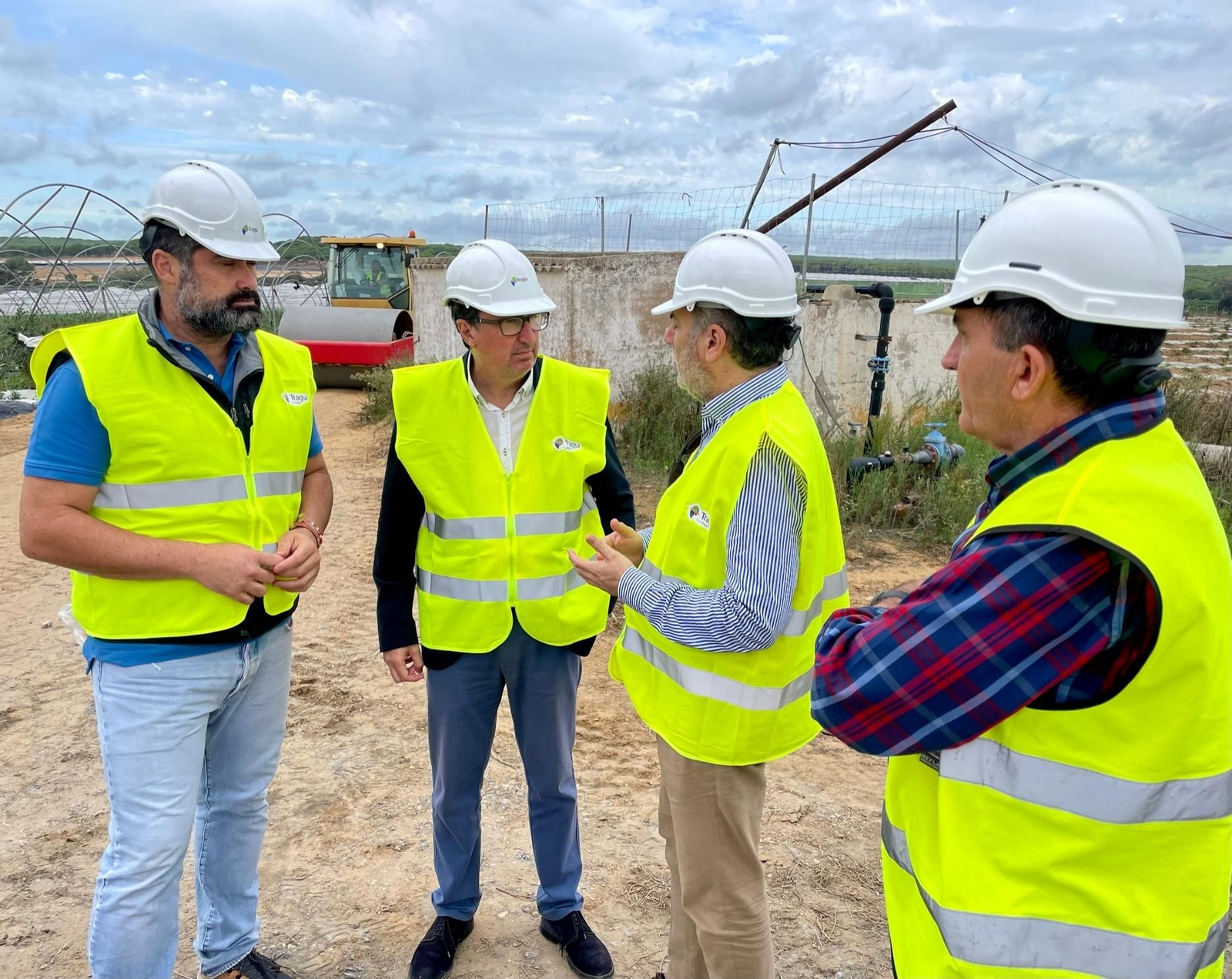 Manuel Andrés González visita obras en caminos rurales. Manuel Andrés González visita obras en caminos rurales.