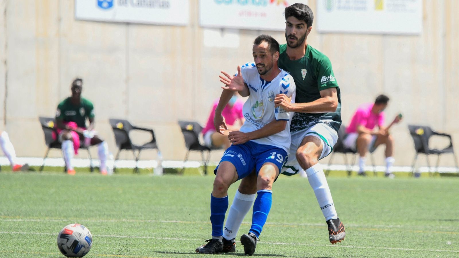 Visus presiona a López Silva en su estreno con el primer equipo del Córdoba CF.