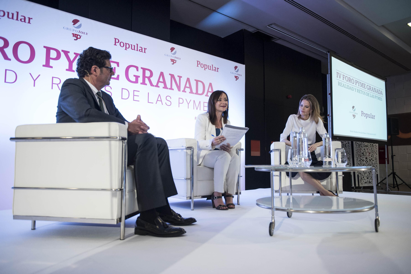 l El  director regional de Granada, Jaén y Almería de Popular, Javier Beloso; el director de Red Comercial de Popular, José Manuel Hevia; la directora de 'Granada Hoy', Magdalena Trillo; el director general adjunto al presidente de Grupo Joly, Tomás Valiente; la directora de orquesta Inma Shara; el director territorial de Andalucía de Popular, Luis Marín; y el gerente de Cotton South, Miguel C. Segura.
