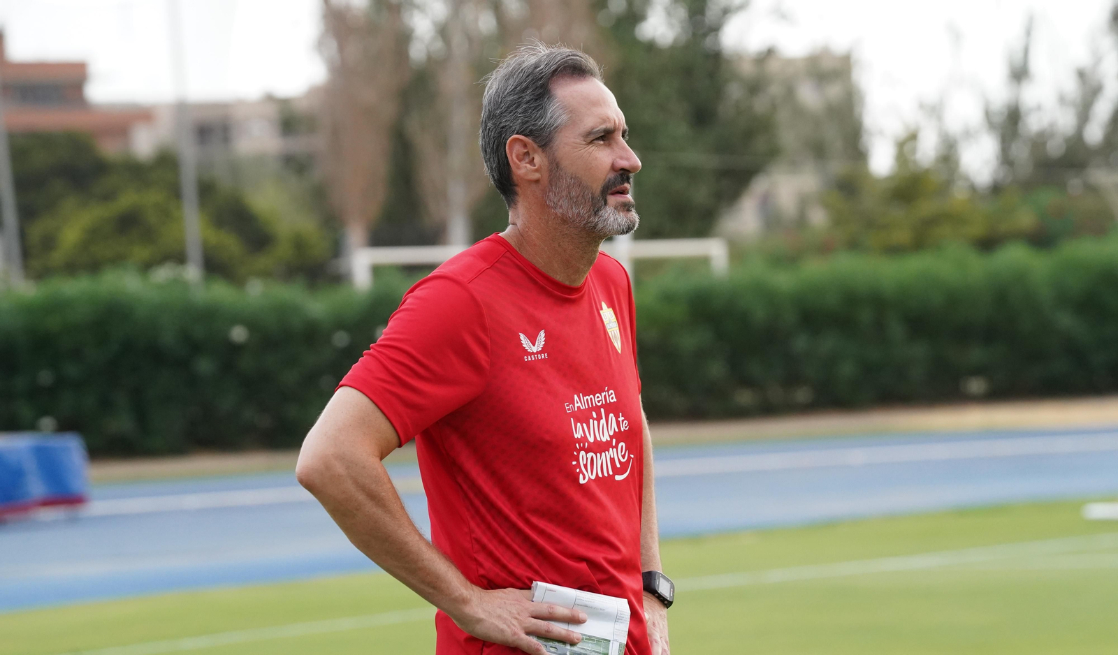 Vicente Moreno, pensativo en una sesión de esta semana