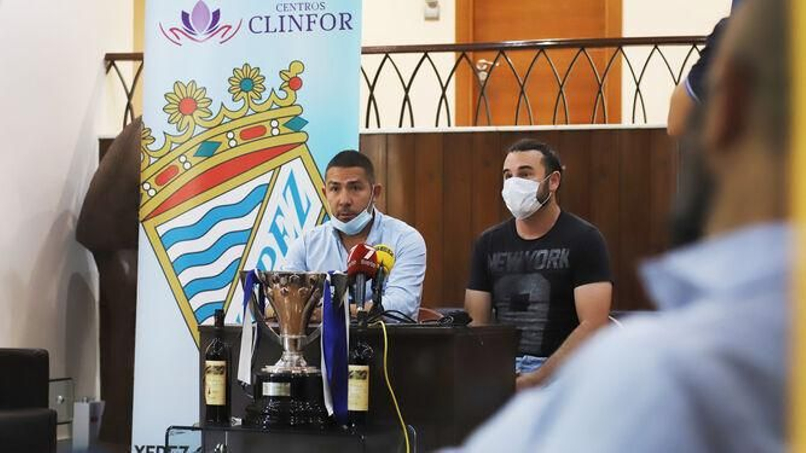 Juan Carlos, en el acto de su renovación por el Xerez CD. Juan Carlos, en el acto de su renovación por el Xerez CD.