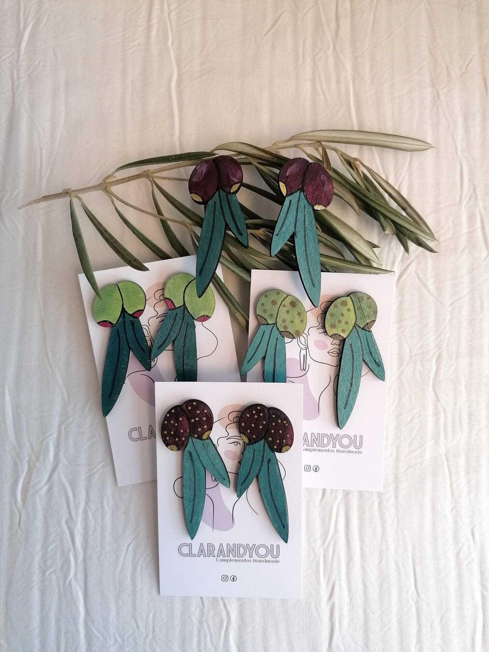 Originales pendientes en madera, que no pesan nada, de Clara and You.