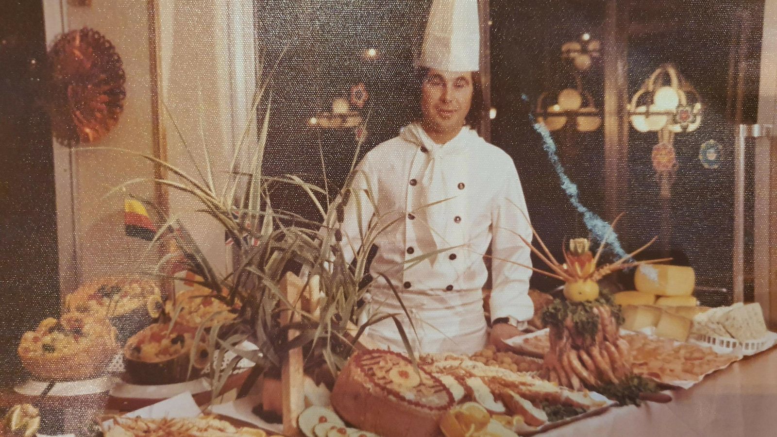 Pepe ante una de sus composiciones gastronómicas