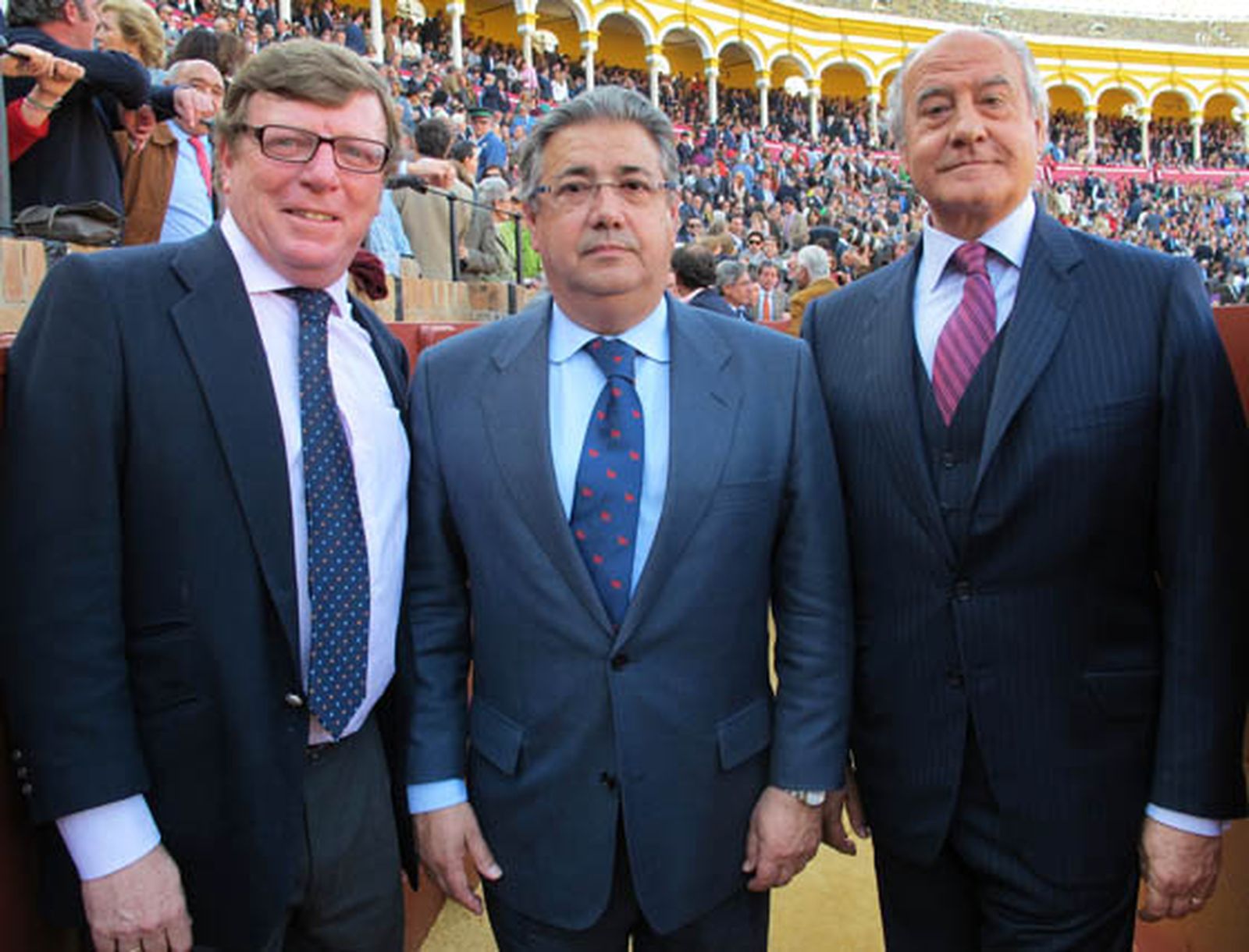 César Cadaval, Juan Ignacio Zoido, alcalde de Sevilla, y Ramón Valencia, gerente de la empresa Pagés.

Foto: Victoria Ramírez