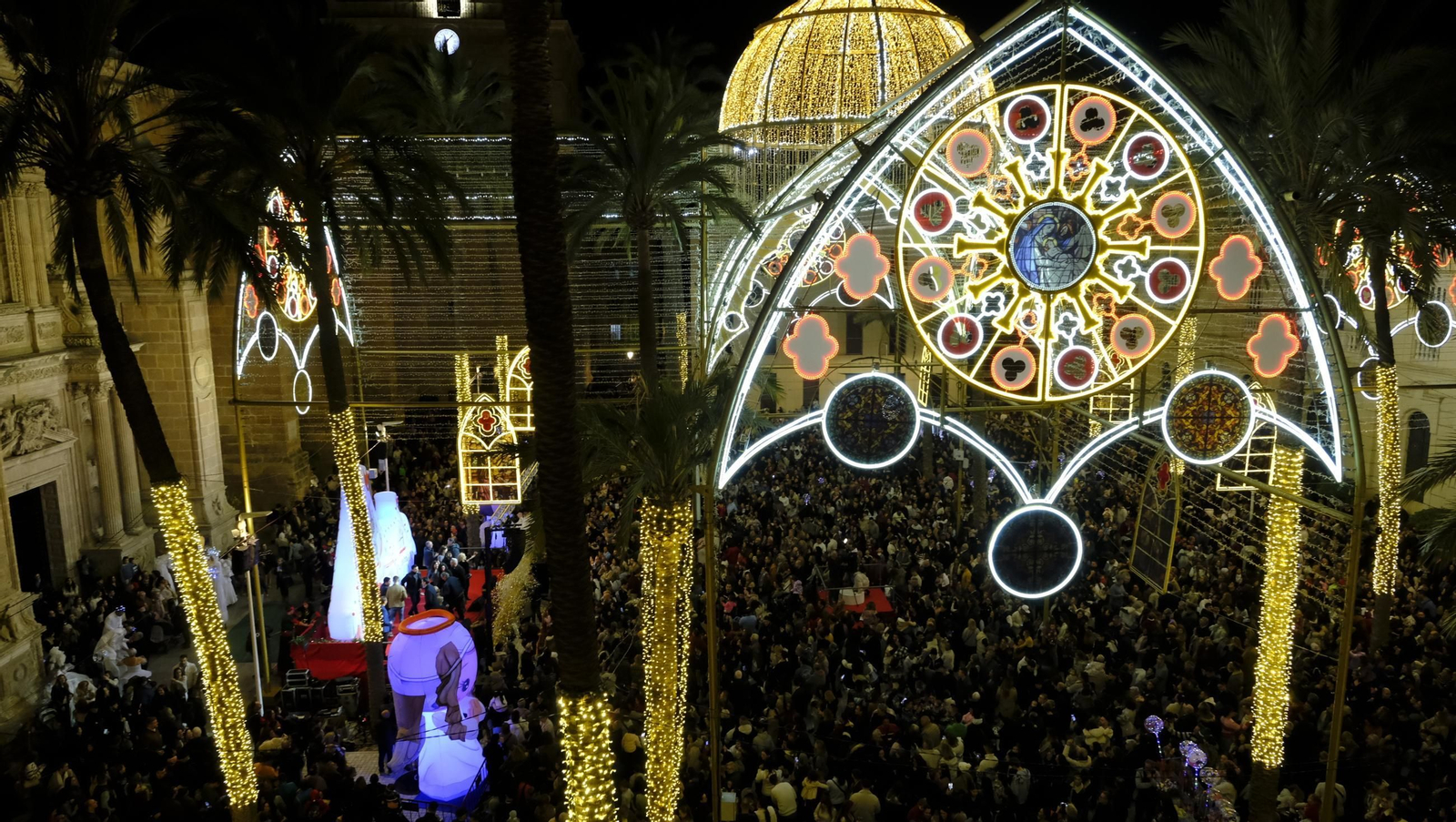 Las mejores imágenes del encendido navideño en Almería