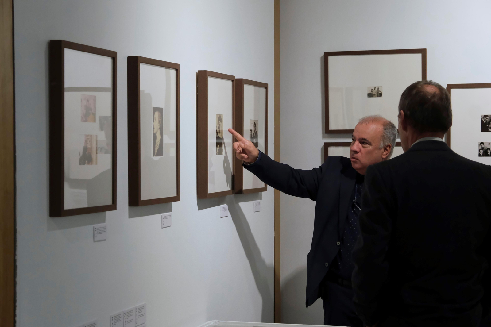 La exposición 'Escrito por mujeres. Escritoras del Siglo XX en español' de Cajasol, en imágenes