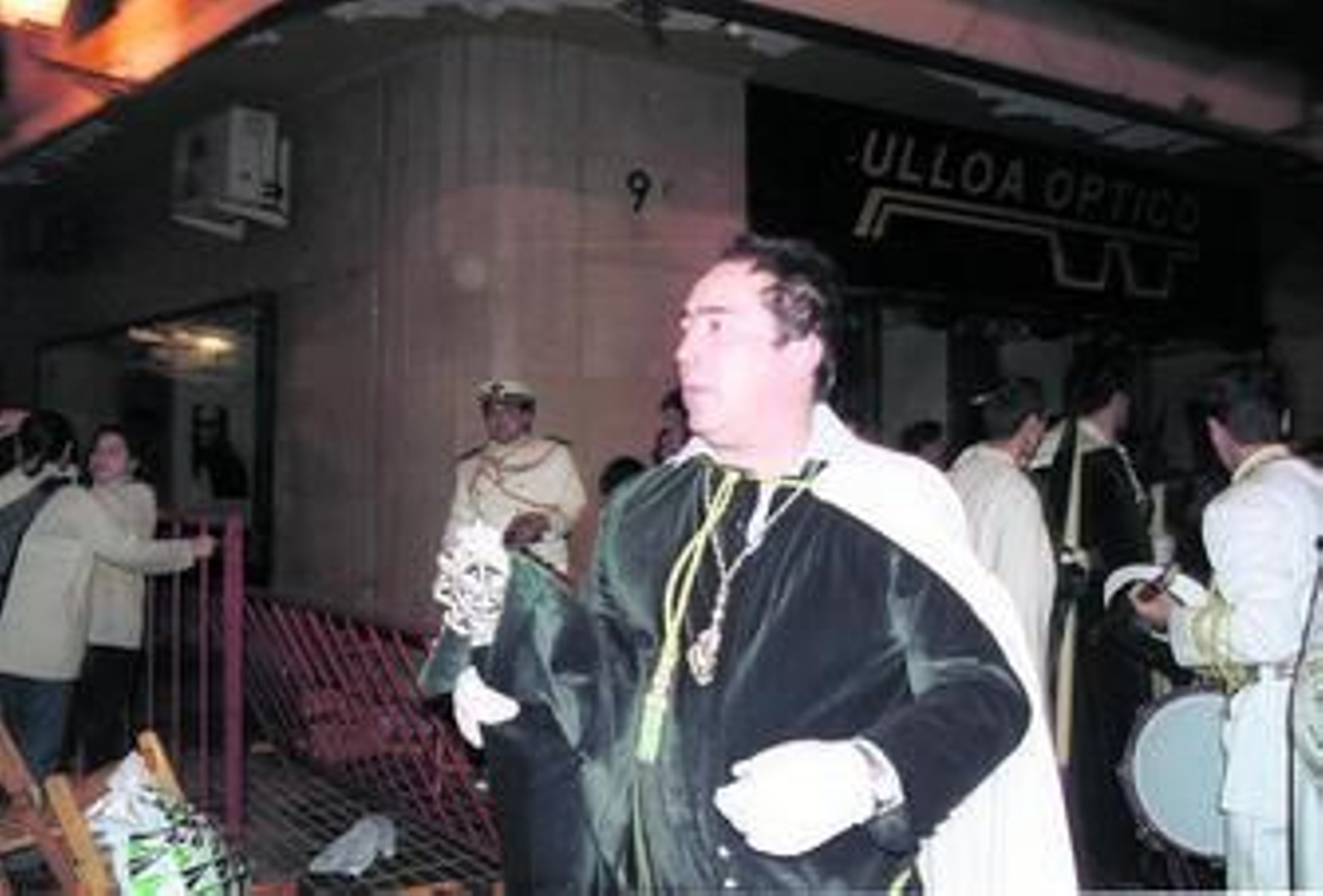 Nazareno de la Esperanza de Triana en pleno tumulto en Sierpes.